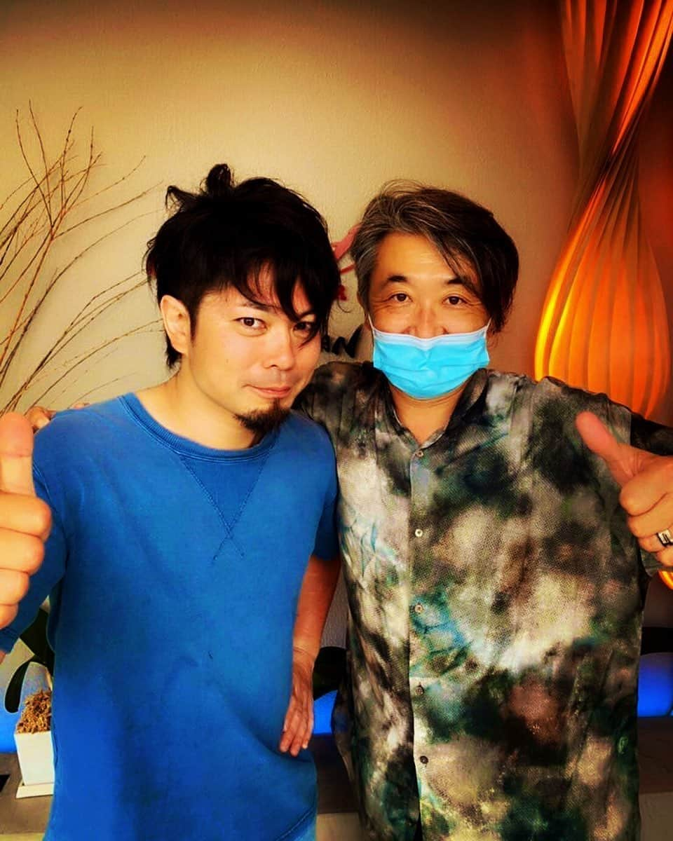 松本哲也さんのインスタグラム写真 - (松本哲也Instagram)「‪去年の9月ぶりに中村さんに髪切ってもらいましたぁ‬ 自粛中もあり自分で切ってたのでやっとちゃんとした感じ‬ ‪来週新しいアー写撮り‬ ‪そして7月5日には大船渡のキャッセンでビアガーデン開催！もちろん音楽で盛り上げます！‬ ‪詳しくはまた‬ ‪#コレットヘアbekkan‬ ‪#中村勝利‬ ‪#心機一転‬ ‪#大船渡キャッセン」6月19日 19時13分 - te2yanky