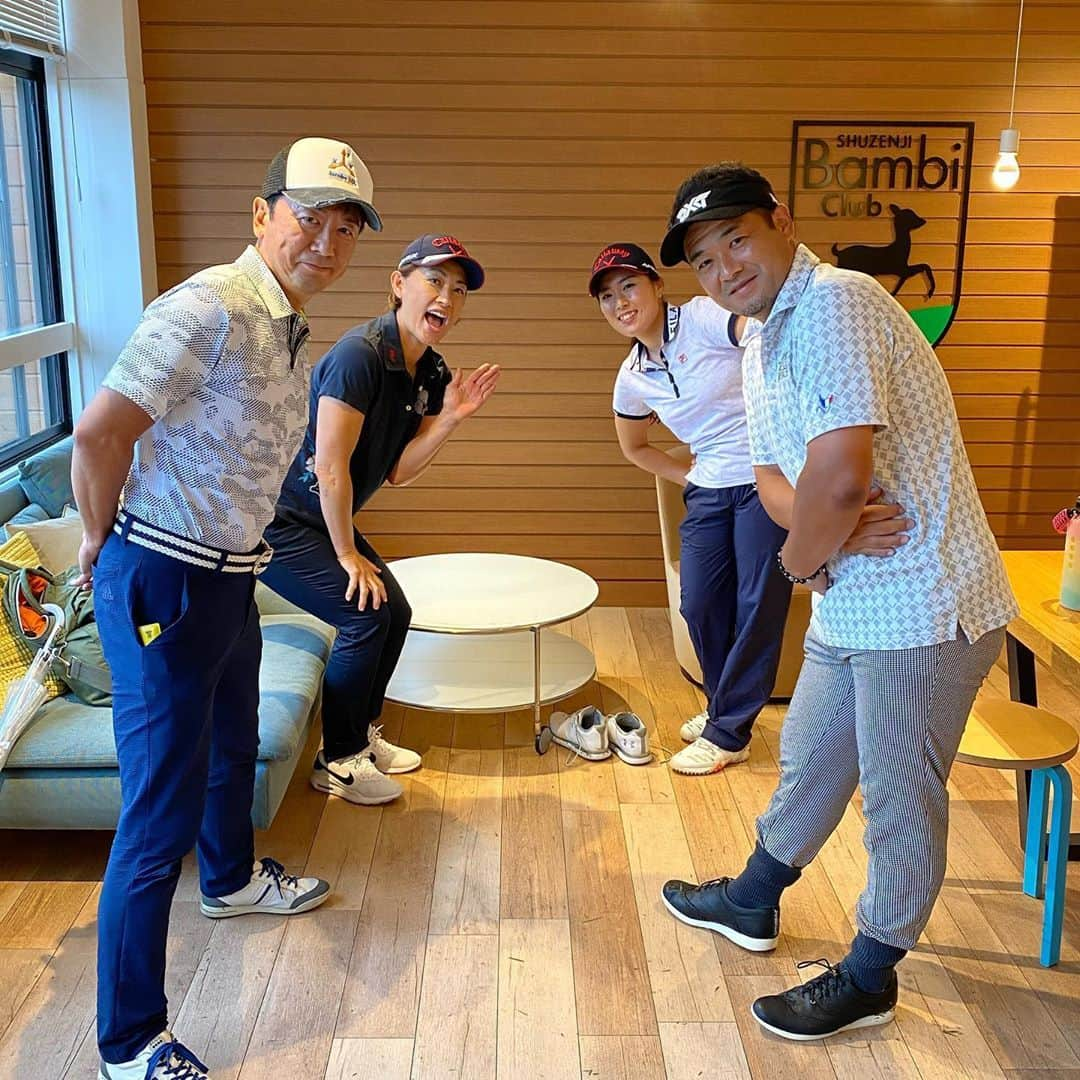 三觜喜一さんのインスタグラム写真 - (三觜喜一Instagram)「今日は凄い雨の中、テレビ神奈川 theGOLF➕の収録でした！ 今回からは瀬戸瑞希ちゃんが登場します！ 放送は7月5日からです！ 下條プロとタスクさんも登場します ゴルフサイエンスではタスクさんのクラブ力学講座 その前にメイク中のタスクさんをバチリ(^^) 是非ご覧ください #theGOLF➕ #下條プロ #瀬戸瑞希 #タスクさん #テレビ神奈川」6月19日 19時33分 - y.m.golf3284