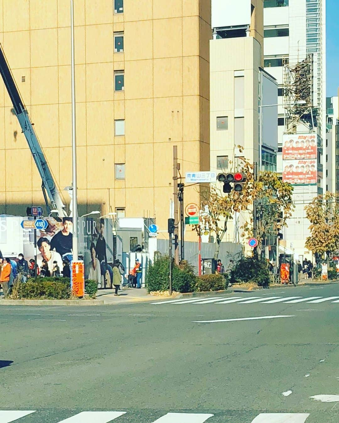 堤太輝さんのインスタグラム写真 - (堤太輝Instagram)「ビルが建ってたよ🏙 そしてビル🏙が建つ前🏗の写真がこちら😁  写真あさってたら出てきた👏  そういえばと思ってたら、やっぱりビル完成してたから撮影よw👍👍 こんな使い方できたよ✨  #南青山三丁目 #南青山三丁目交差点 #東方神起 #TVXQ #spurmagazine  #SPUR #SPUR雑誌 #SPUR東方神起 #ユンホ #チャンミン #윤호 #창민 #Yunho #Changmin #東京の風景  #東京のビル」6月19日 19時35分 - 223_taiki