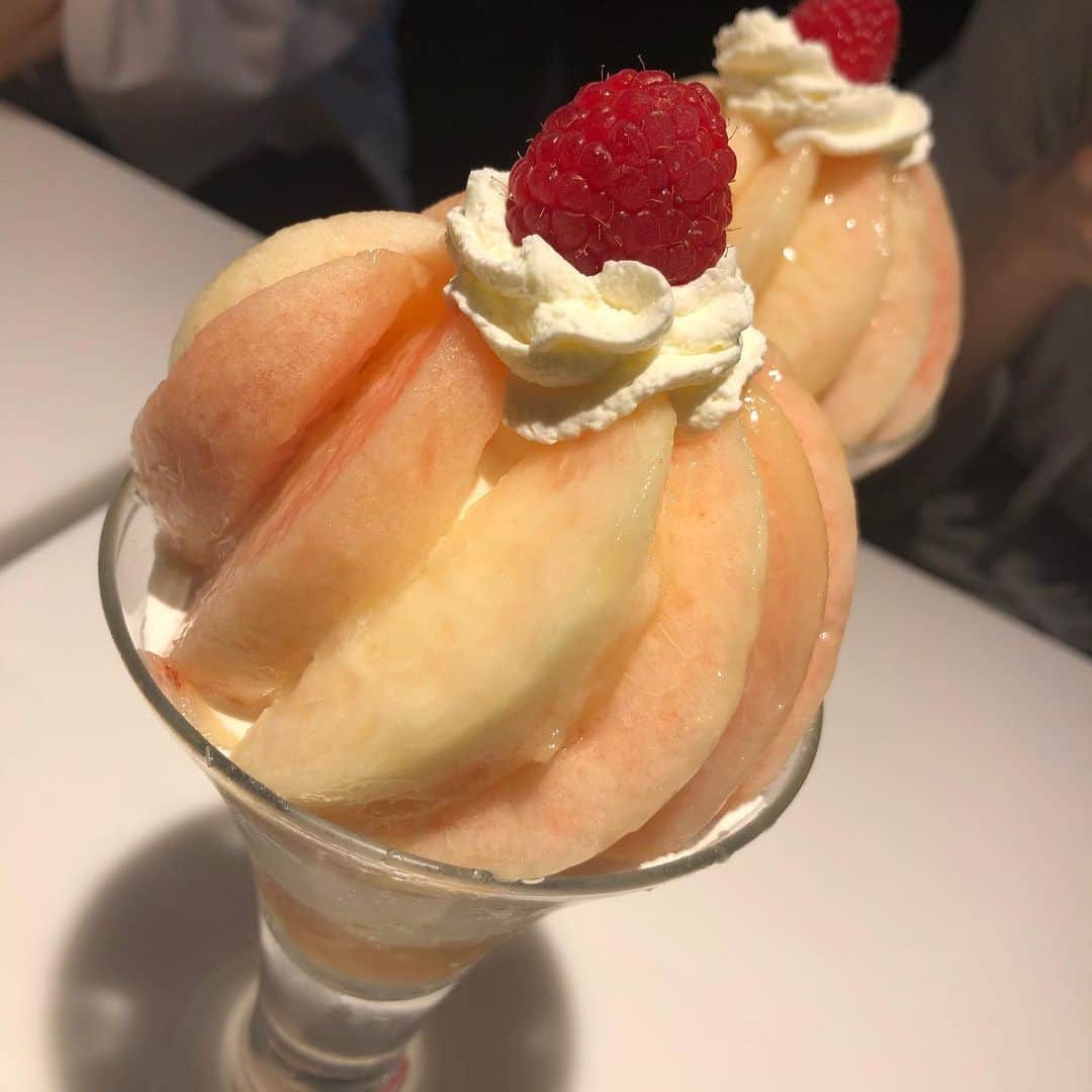 木下望のインスタグラム：「・ ・ パフェうまそうすぎ🍑毎日たべたい🙏🍑 ・ ・ #イニシャルomotesando #桃 #桃パフェ #パフェ #表参道カフェ #表参道 #表参道グルメ #原宿カフェ #原宿 #原宿グルメ」