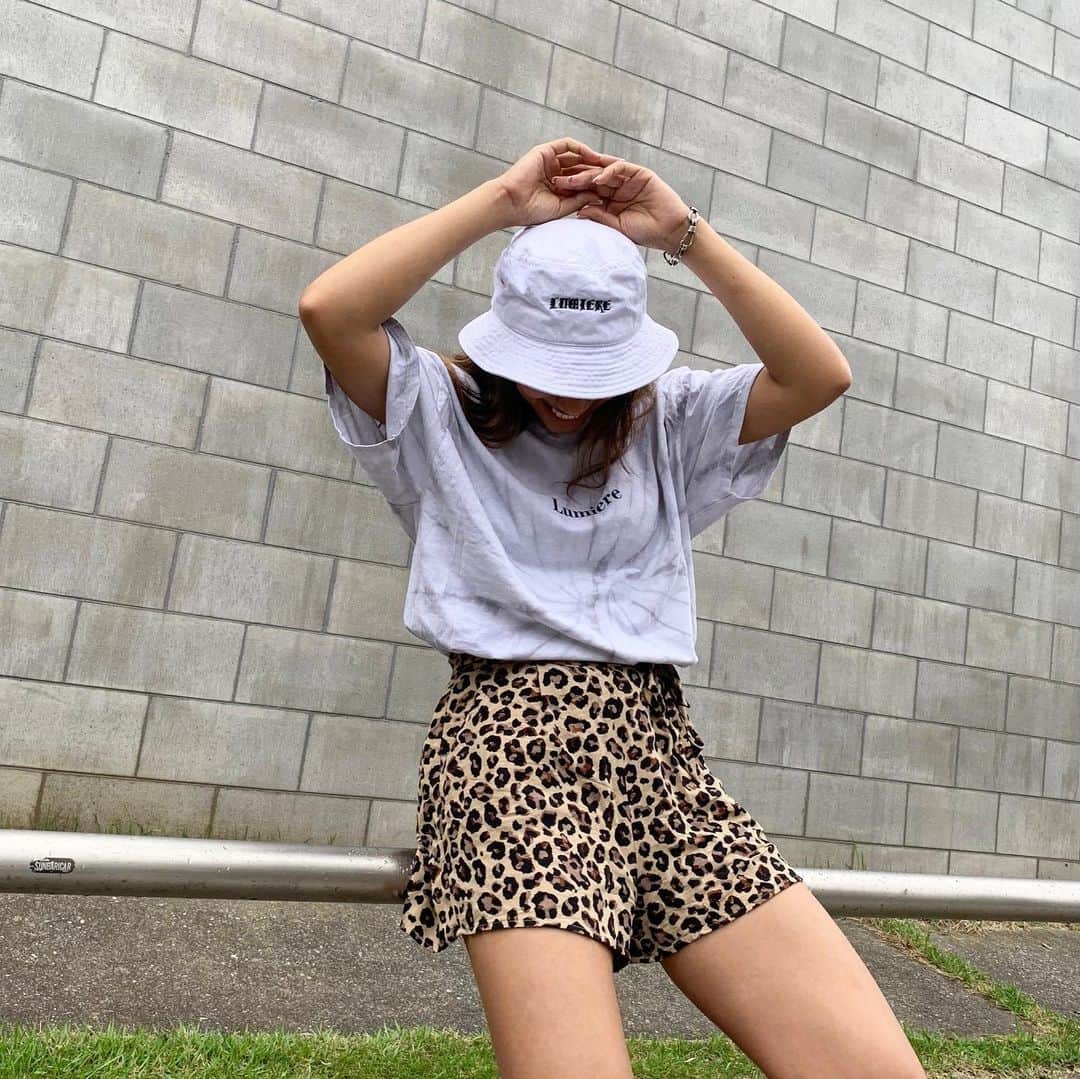 Megha Shrestha さんのインスタグラム写真 - (Megha Shrestha Instagram)「I find a peace in the rain ☔️☔️ 👕@lumiere__official__ NEW ITEMS  #ootd #rainyday #outfit」6月19日 19時49分 - happy_story_14