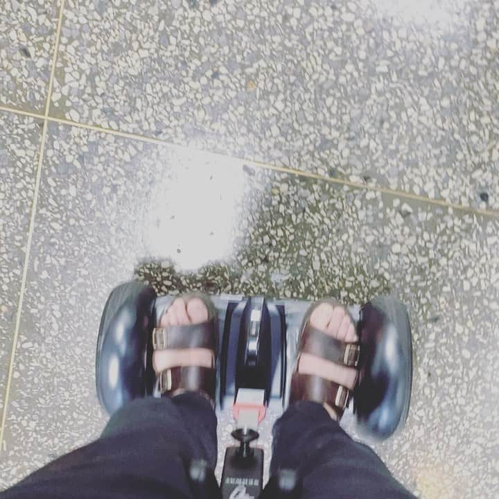 チョ・テグァンのインスタグラム：「아찔. “If one day the speed kills me, don't cry because I was smiling.” -Paul Walker- #조심  #segway #siliconvalley style」