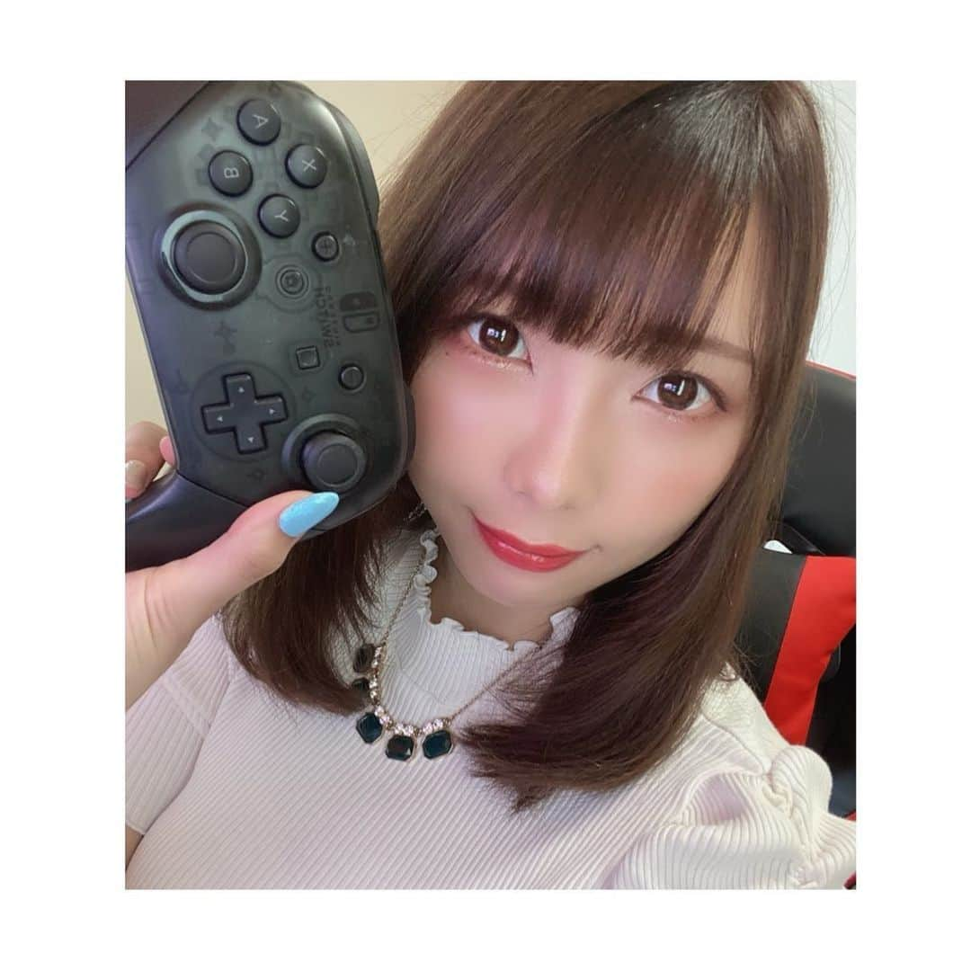 えっちゃんさんのインスタグラム写真 - (えっちゃんInstagram)「最近 #フォートナイト にハマった🎮 といっても昨日から始めたという🦄 . . 今まであんまりゲームしてこない人生だったからめちゃくちゃ難しいけど1位になれると嬉しいから楽しくて！🥰 . . #あつ森 もまだ　#マイデザイン 作りで楽しんでるけど今後は #fortnite やっていくつもり！ . . サブチャンネル毎日投稿もいつまでやるかわからないからこれを機会にチャンネル登録よろしくね！ . . 【えっちゃんねる/放課後】をチェック😍 . . . #フォートナイトswitch版 #フォトナ　#スイッチ#switch #game #youtuber #ゲーム女子 #ゲーム #フォローミー」6月19日 20時06分 - ecchan_bom2