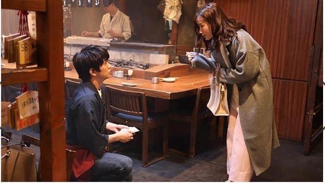 秋山ゆずきのインスタグラム：「. . 出演させて頂きました ドラマ年下彼氏 18話 正門良規さん主演 『あの頃から好きでした』 現在見逃し配信などでも観られますので まだの方やもう一度見てくださる方、ぜひご覧下さい🌟 . . 正門さんには何度もおんぶしていただき 大変な苦労をお掛けしました💦 そしてどこかの記事にも書いてありましたが とあるシーンで私のイヤリングが外れて 落っこちてしまったのですが、 正門さんが紳士に対応してくださいました。。 そんな所も含めて、 ぜひ、ご覧下さいm(_ _)m  胸きゅんです！  #年下彼氏 #あの頃から好きでした ✅https://www.asahi.co.jp/toshikare/」