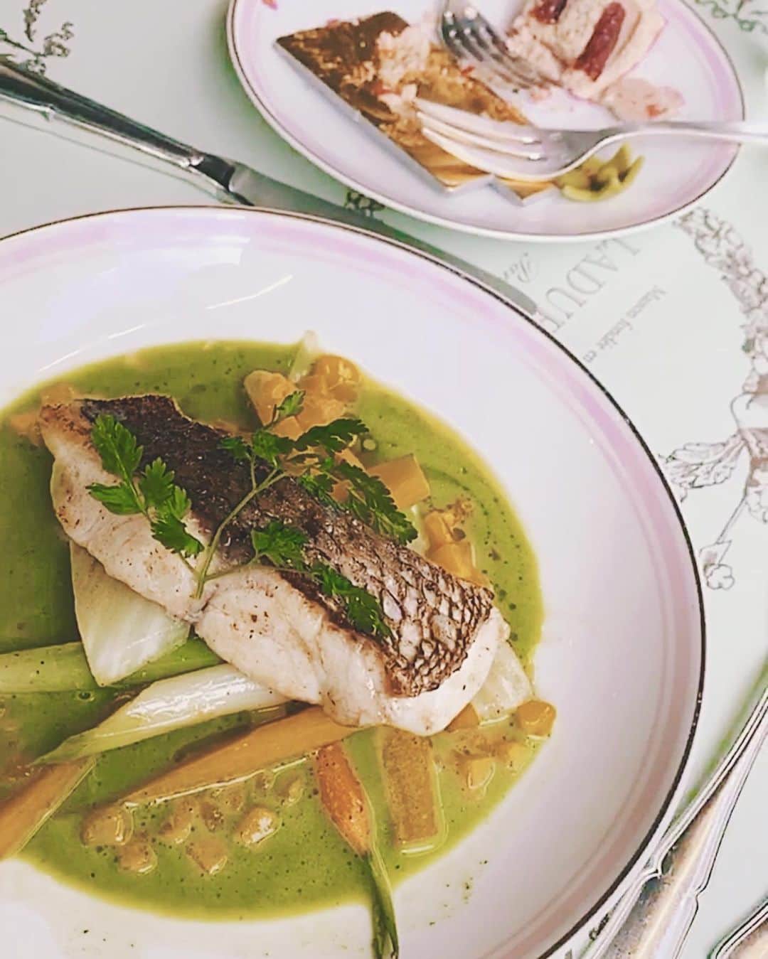 のインスタグラム：「梅雨で片頭痛がいたたたた🐟🧬」