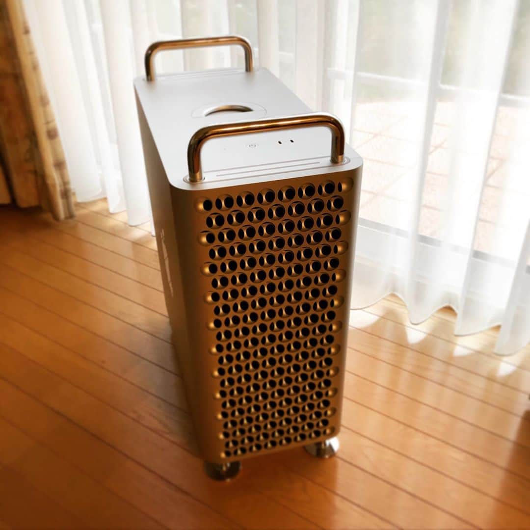 上杉洋史のインスタグラム：「I decided to switch my computer for DAW back from Windows PC to Mac for the first time in 18 years, and this one arrived yesterday. #macpro #mac #daw #mystudiio」
