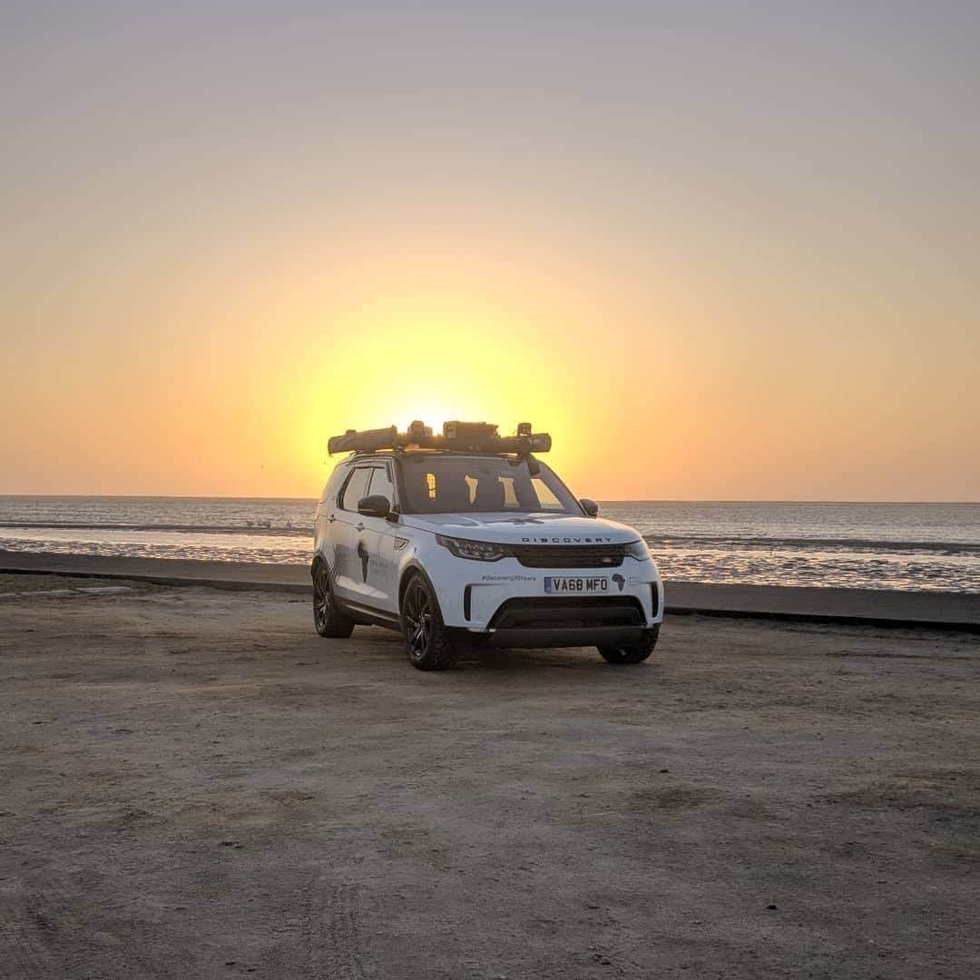 Land Roverさんのインスタグラム写真 - (Land RoverInstagram)「2020 marks the 40th anniversary of our @rgs_ibg partnership, and the 13th year of the #LandRover Bursary, which has inspired geographical journeys, supported challenging expeditions and enabled researchers to go #AboveAndBeyond in their travels. See images from one of the earliest expeditions - in Pakistan from 1980 - and from the latest – the 2019 @mobilemalaria project in our gallery. #RoyalGeographicalSociety #RGSIBG #Geographical #Adventure #Exploration #Research #LandRoverBursary」6月19日 20時40分 - landrover