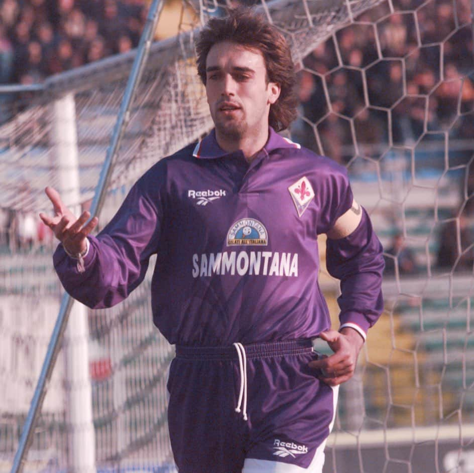 ACFフィオレンティーナさんのインスタグラム写真 - (ACFフィオレンティーナInstagram)「TAG a friend who loves Gabriel Omar Batistuta 👇 TAGGA l'amico che ama Batigol 👑🦁 Momenti @gelatisammontana 🍦  #ForzaViola 💜 #Fiorentina #Sammontana #ACFFiorentina #GabrielBatistuta #Batistuta」6月19日 20時54分 - acffiorentina