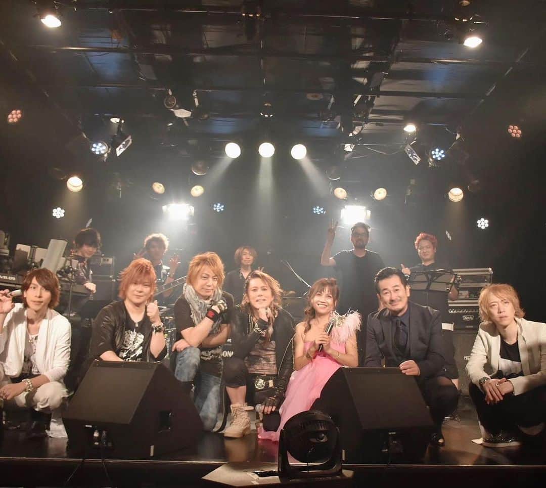 谷本貴義のインスタグラム：「オンラインライブの収録♪中国だけで放送されえうようですが、久々のライブハウスでかなりエキサイティングだったぅ。」