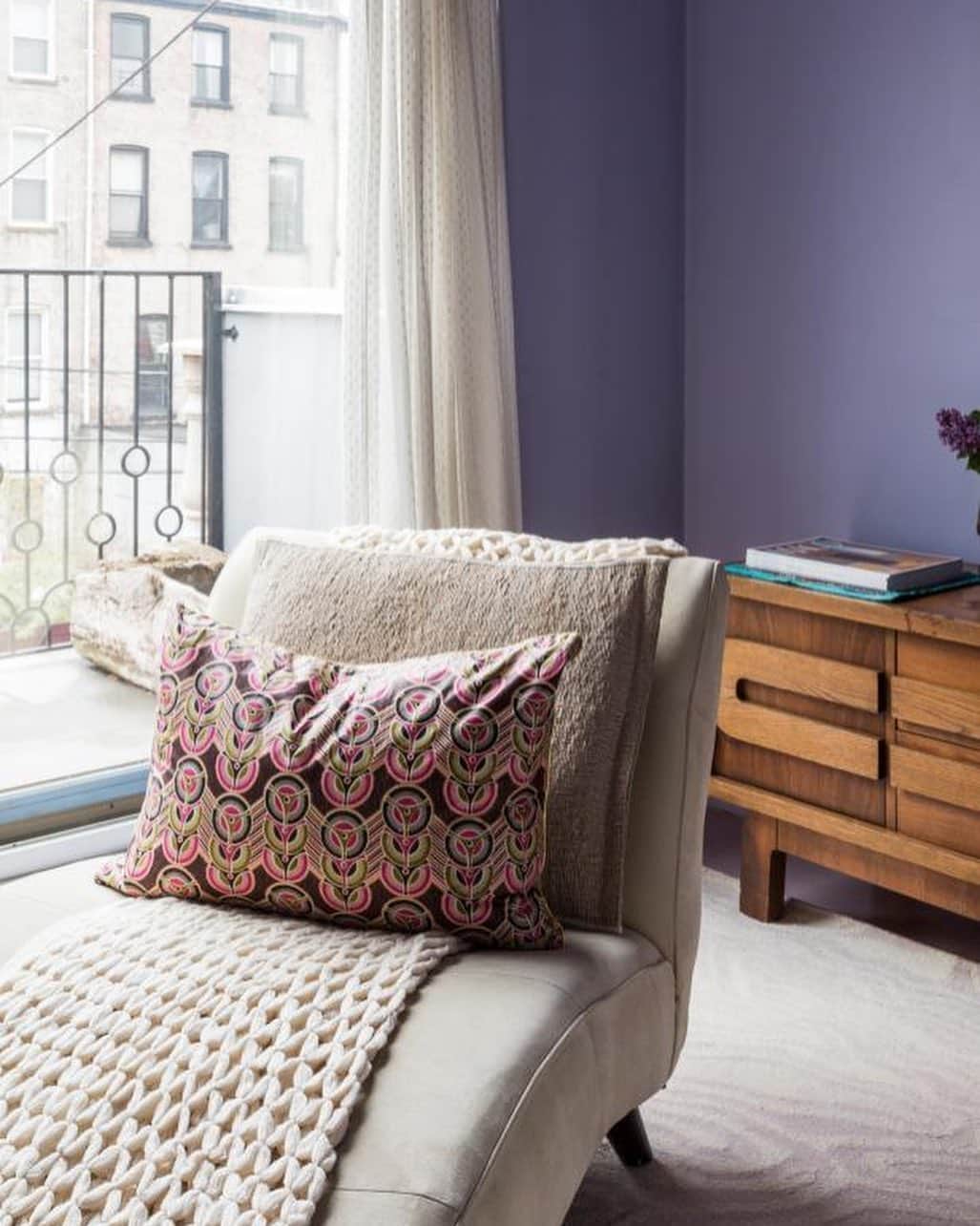 HGTVさんのインスタグラム写真 - (HGTVInstagram)「Step inside the dreamy blue Bed-Stuy space that Malene Barnett (@malene.barnett) calls home. 💙 This eclectic brownstone transports Malene from New York City all the way to the Caribbean Islands that her family originally hails from. 🏝 It’s a trip that’s open to anyone who steps through the door to find the symphony of color, pattern and accessories that fill the space from top to bottom. 🌈 😍 See more of Malene's stunning space at the link in our bio. 🔝⁠⠀ ⁠⠀ #design #interiordesign #bedstuy #brownstone #colorfuldesign」6月19日 21時01分 - hgtv
