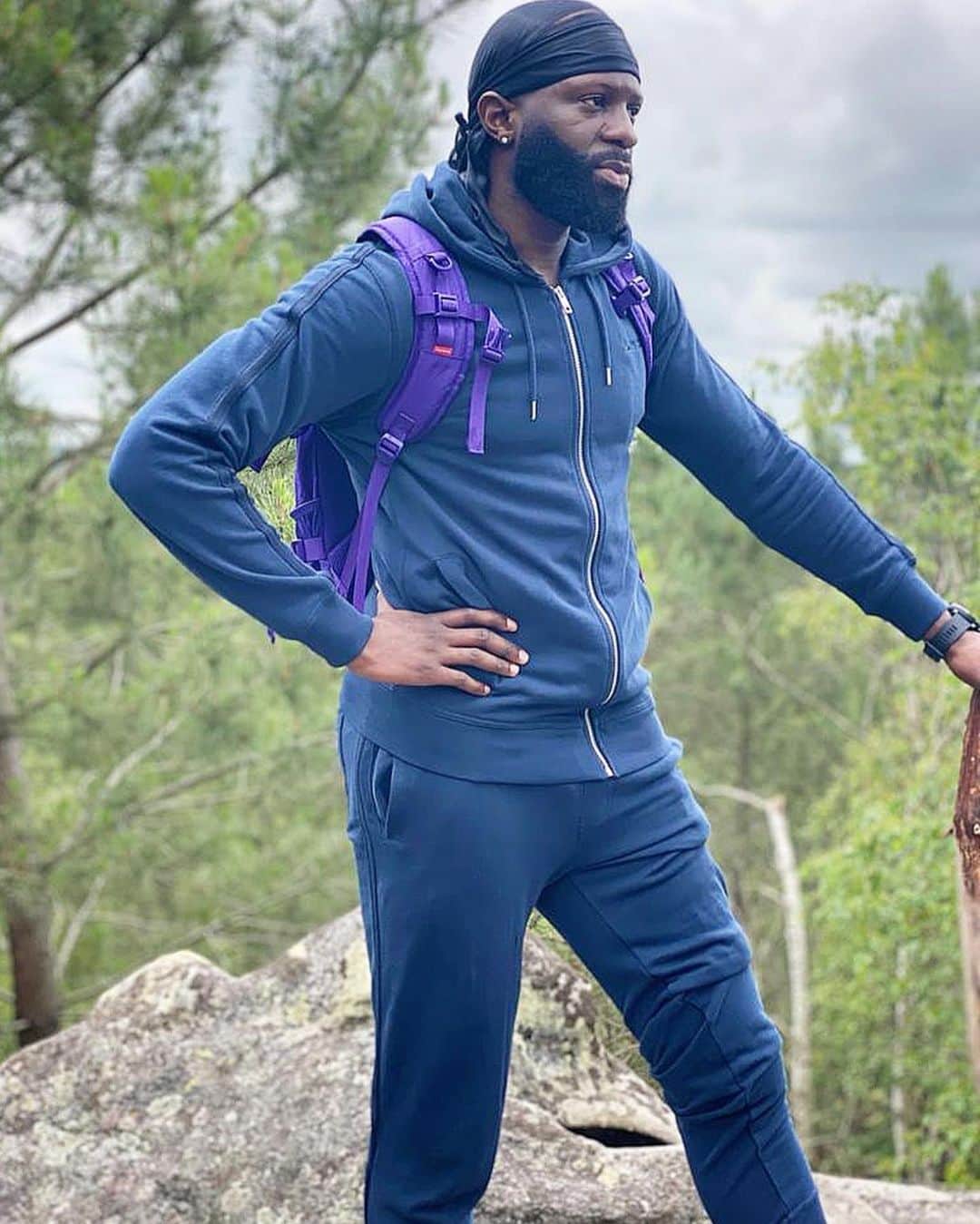 バカリ・サコのインスタグラム：「Been doing some hiking for the 2nd time of my life and it was really amazing 😍 if you see Spider-Bak somewhere don’t forget to say hello 😂. Thanks @bfitfrance 💪🏾」