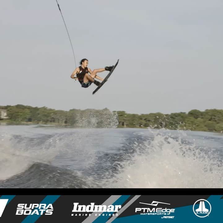 手塚翔太のインスタグラム：「Here is my finals run for @prowakeboardtour Digital stop 1! Full run link in bio and make sure Vote tour favorite run😎🙌🏻✔️ プロツアーの決勝での滑りの一部です！ 全てのランはプロフィールのリンクから見ることが出来、決勝でもファン投票があるのでお時間がある方は是非投票してみて下さい😎🙌🏻✔️ @supra_boats」