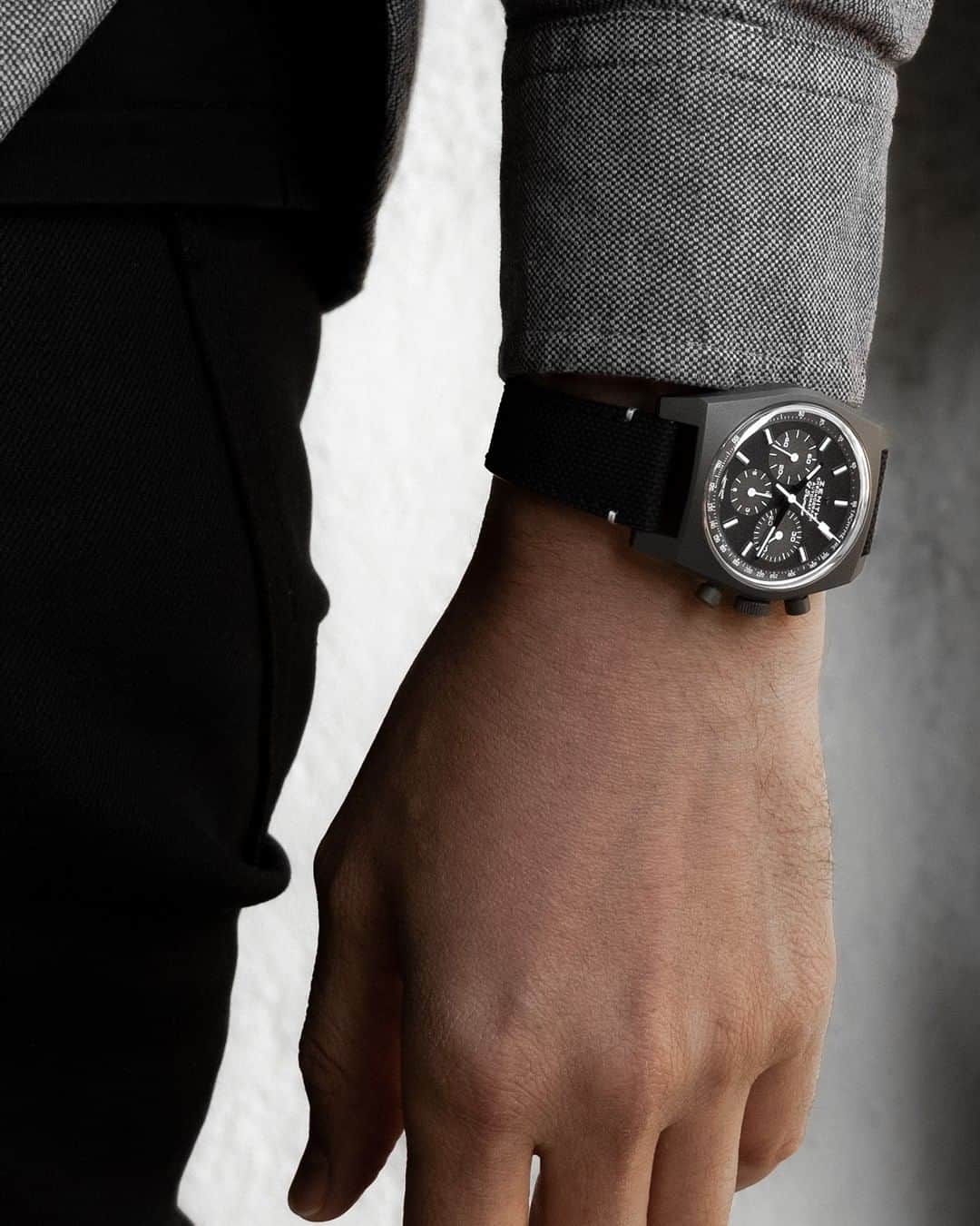 ゼニスのインスタグラム：「#Shadow: Out of the shadows and into the light. The Chronomaster Revival Shadow has brought to fruition a concept born in the Zenith Manufacture 50 years ago, and it looks just as captivating today as it would have back then.  #Zenith #ZenithWatches #Watches #Watch #Watchesofinstagram #Watchfam #WatchoftheDay #Luxury #WatchAddict #Watchcollector #Horology #DailyWatch #ElPrimero #Chronograph #VintageWatches」