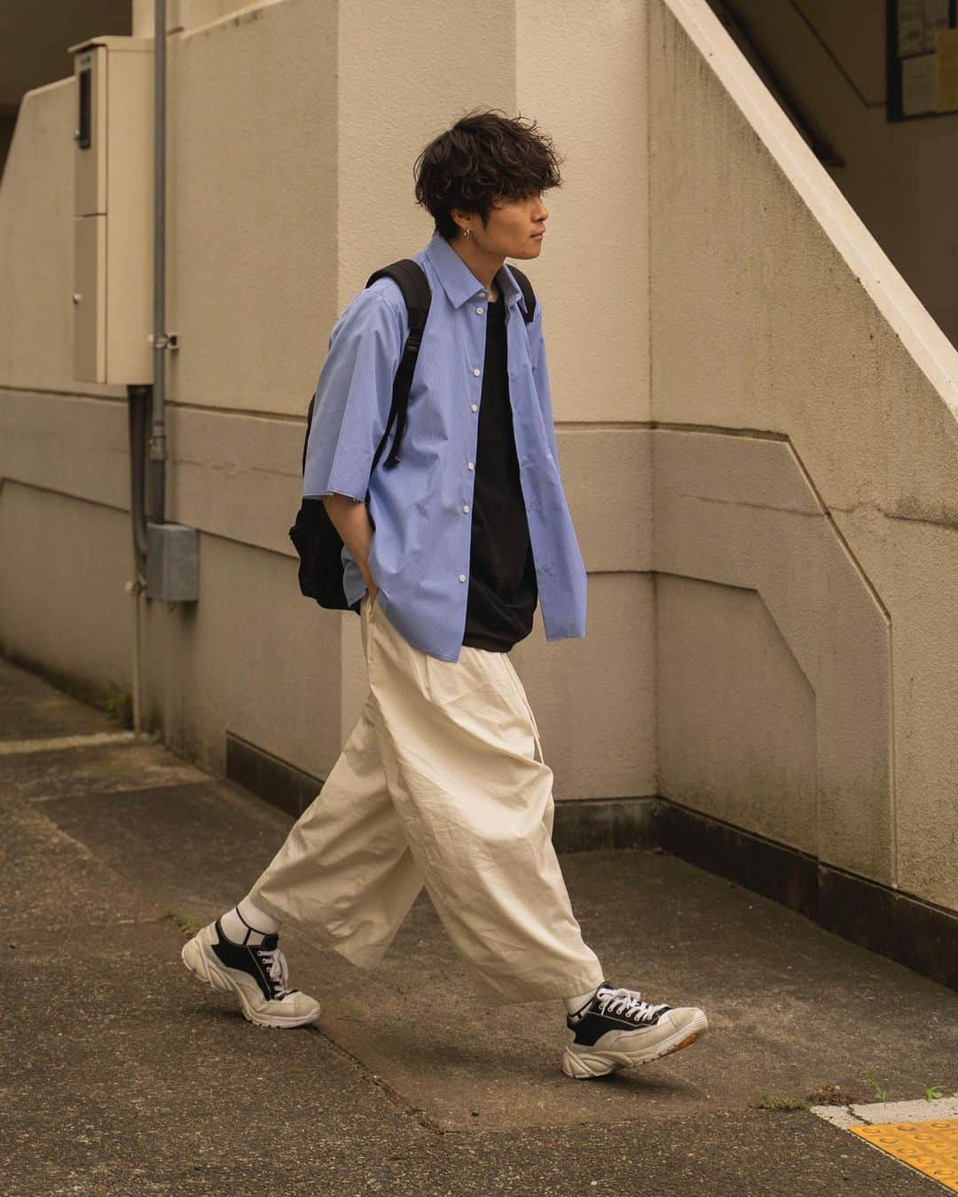 Ryoさんのインスタグラム写真 - (RyoInstagram)「ㅤㅤㅤㅤㅤㅤㅤㅤㅤㅤㅤㅤㅤ 夏は、ブルー系のシャツ率高め👔 クローゼット見たら同じようなのばかりでした🙄 今年も @camielfortgens のストライプシャツを新調😋笑 ㅤㅤㅤㅤㅤㅤㅤㅤㅤㅤㅤㅤㅤ shirt:#camielfortgens tee:#isness×#スタイリスト私物×ennoy pants:#sillage shoes:#ion bag:#kudos」6月19日 21時03分 - ryo__takashima