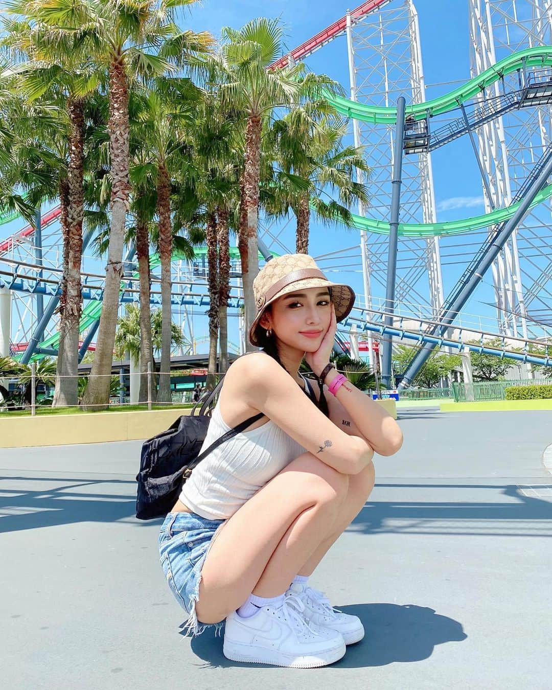 のインスタグラム：「🌴 夢のナガシマスパーランド🎢🎡🎪 白鯨ずーっと乗ってみたくて気合入れすぎて開園1番ノリで入った🥳」
