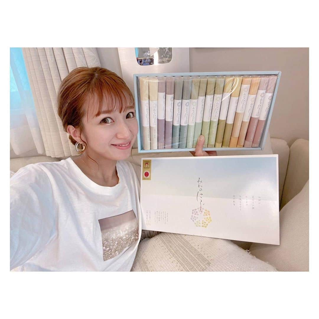 辻希美さんのインスタグラム写真 - (辻希美Instagram)「@rakuten_official さんから夏のお中元にピッタリな夏ギフトを紹介していただきました♡  レインボー素麺は見た目も可愛いから子どもたちも大喜びだし 我が家には贅沢なジェラートも大人気でした♡  これは幼馴染やママ友に送ったら絶対喜ばれるので早速オーダーしちゃいました！  楽天市場でお中元・夏ギフト特集やってるからそちらも見てみてね(˃᷄ꇴ˂᷅ ૂ๑)♡ 100万ポイント山分けキャンペーン中♡  #楽天 #夏ギフト #ギフト #お中元 #PR」6月19日 21時27分 - tsujinozomi_official