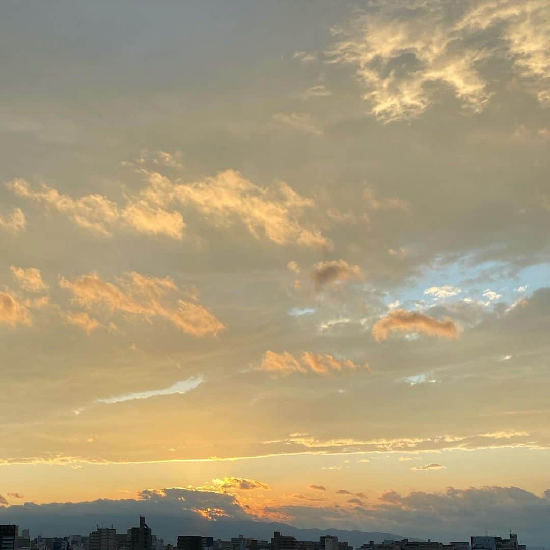 加藤順大さんのインスタグラム写真 - (加藤順大Instagram)「昨晩から降り続いた大雨の後は素敵な夕焼けでした。 突然のどんなもんじゃい💪もありがとw おやすみなさい〜😪💤 まだ寝ないけどw  #ナカマー #どんなもんじゃい #💪 #雲外蒼天」6月19日 21時46分 - nobuhiro1