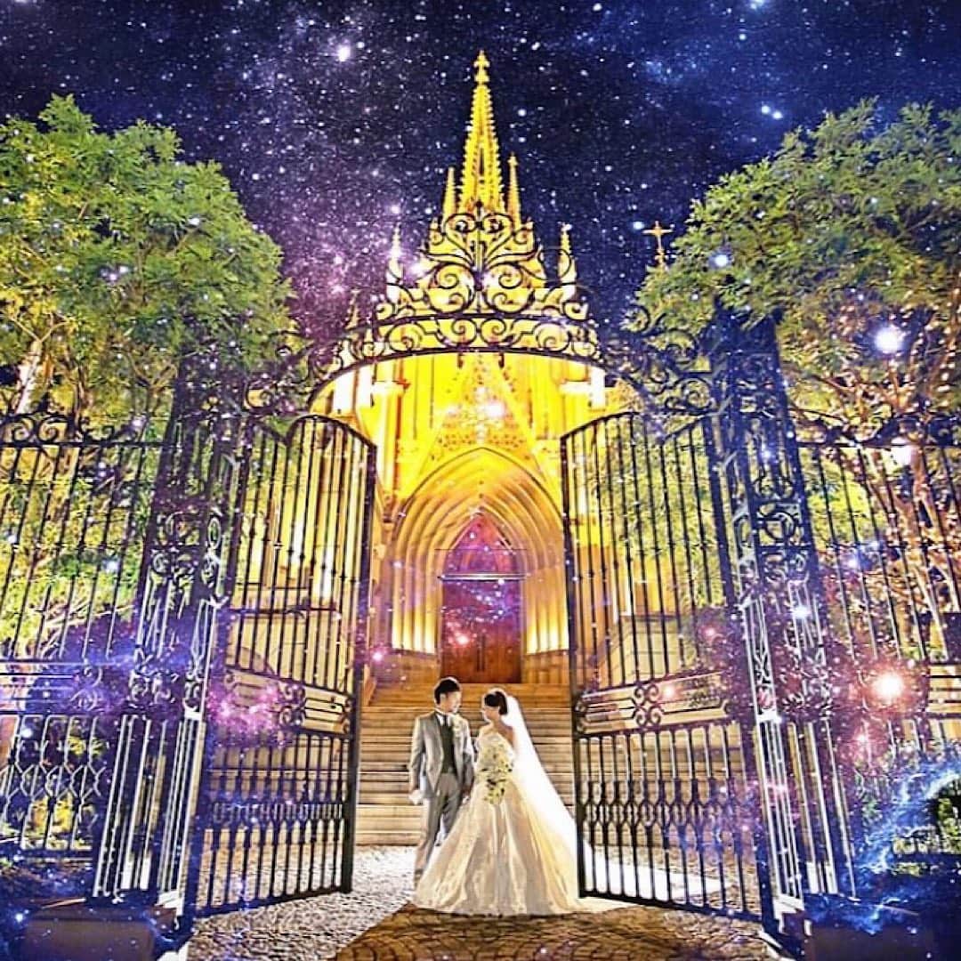 ベストブライダル公式さんのインスタグラム写真 - (ベストブライダル公式Instagram)「@bestbridal.jp 💒 ベストブライダルの花嫁さんは #ベストブライダル花嫁 #BB花嫁 にお写真を投稿してください♩ . . #卒花 さんの中から とっても素敵な夜の大聖堂💒フォトをご紹介します❣️ . カバー写真は、まるで魔法に掛かったかのような #星空フォト ✨ . こちらは @mrchan_wedding0917 さんの前撮りショット。 . お気に入りの #前撮り 写真に、素敵な星空を加工してくださいました🎵 . 美しく壮大な大聖堂をバックに撮影した前撮りショットは圧巻ですよね💗 . そこに満天の星が加わり、より幻想的なお写真に💕 . 2枚目以降のお写真もとても素敵な夜の大聖堂ショットばかりなのでぜひご覧ください🌙 . . 2枚目 @nana77wed さん 3枚目 @sahumin2 さん 4枚目 @mizuki.nakamura.7587 さん 5枚目 @nana77wed さん 6枚目 @best_anniversary.official . ありがとうございます💞💍 . . ＼ウェディングフォト募集中❤️／ . 当アカウントでリグラムOKなベストブライダルの卒花嫁orプレ花嫁の皆様は、 #ベストブライダル花嫁 もしくは  #BB花嫁 のハッシュタグをつけて投稿をお願いします💕 . . ※BB花嫁に投稿があったお写真をリグラムする際は個別にご連絡は行っておりません🙇予めご了承ください＊* . . ＝＝＝＝＝＝＝＝＝＝＝＝ 💒ベストブライダルとは？ ＝＝＝＝＝＝＝＝＝＝＝＝ . ＊アートグレイス ＊セントグレース ＊アプローズスクエア ＊ストリングス ＊アフロディテ . など、全国（東京、横浜、浦安、千葉、仙台、名古屋、大阪、京都）でゲストハウスを運営し、多くのお客様の人生の節目となるウエディングを手がけています💕 . また、多くのお客様にお帰りいただけるレストラン、ホテルもご用意しています🍴 . . 💒【各会場のアカウントについて】 私たちの会場は @bestbridal.jp のフォロ一覧からご覧頂けます✨ . 💐【ブライダルフェアの予約について】 各会場のアカウントのプロフィールURL🔗にある会場HPからご予約いただけます✨ . . ＝＝＝＝＝＝＝＝＝＝＝＝ 💗たくさんの、LOVEを届けよう ＝＝＝＝＝＝＝＝＝＝＝＝ . #たくlove 私たちのブランドスローガンは「たくさんの、LOVEを届けよう」💕 . お客様との出会いは、一生における祝福の瞬間を祝う、始まりです。 . 私たちはお客様との出会いを大切に、おふたりの人生を祝福し続ける存在でありたいと考えています🕊 . ベストブライダルは、世の中で1番、たくさんのLOVEが届く瞬間をお祝いする企業を目指します♡ . . . #結婚式 #花嫁 #プレ花嫁 #卒花嫁 #結婚式準備 #ウェディング #ウエディング #ベストブライダル #日本中のプレ花嫁さんと繋がりたい  #婚約指輪 #婚約 #プロポーズ #結婚式場 #結婚式レポ  #2019秋婚 #2019夏婚 #2020春婚 #ブライダルフェア #ウェディングフォト #プレ花嫁準備  #たくさんのloveを届けよう」6月19日 21時47分 - bestbridal.jp