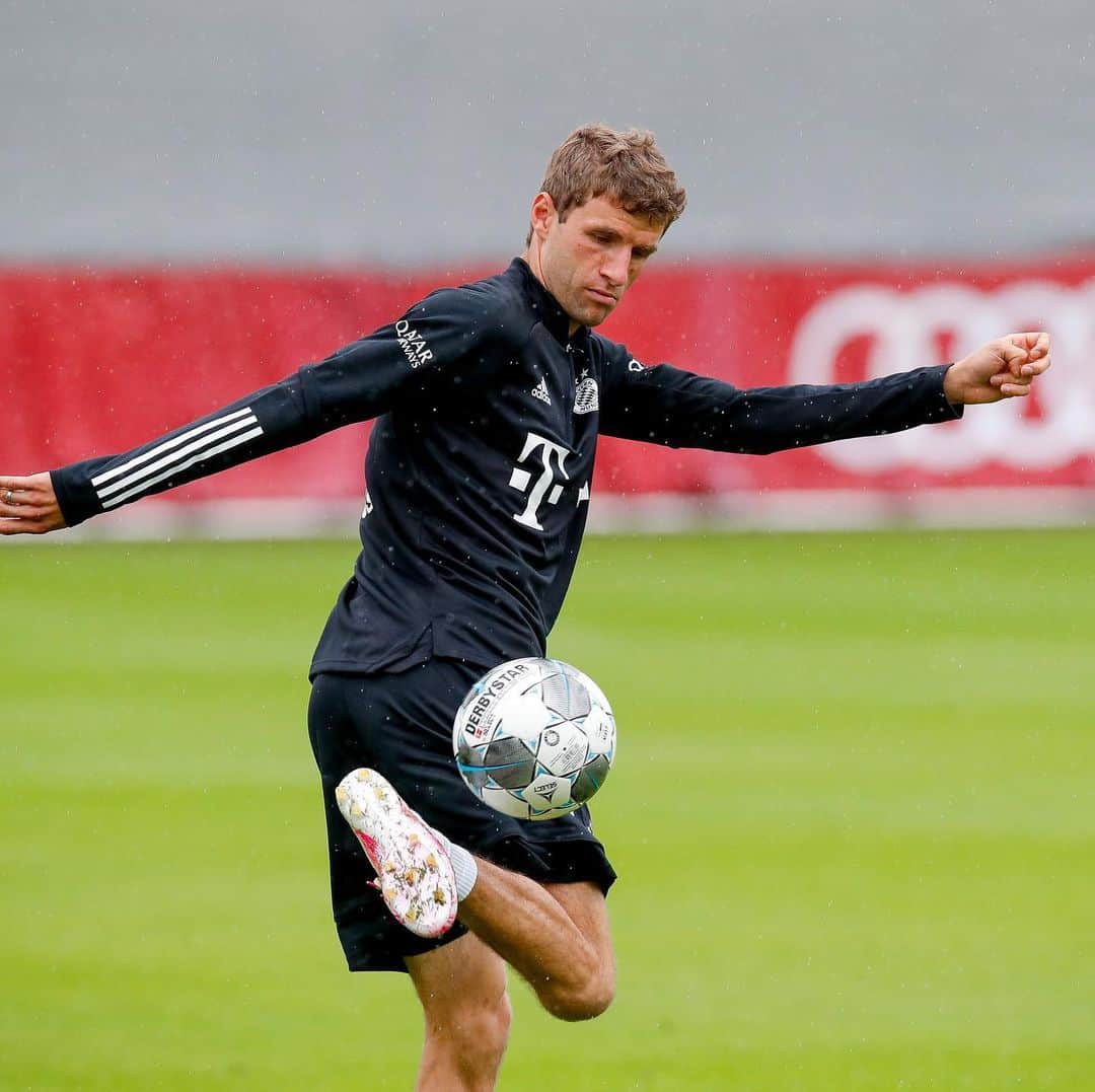 トーマス・ミュラーのインスタグラム：「Welcome back boys 🔥🔥🔥 #comebackstronger #weneedyou #tomorrowwegoagain #veryflexiblemrmueller #weiterhungrigfcb」