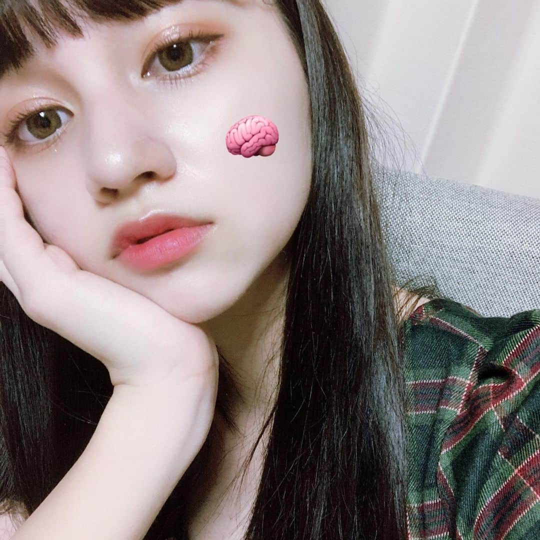 長谷川美月さんのインスタグラム写真 - (長谷川美月Instagram)「🧠 お部屋を少々片付けていたのですが やはり途中で飽きて現在に至ります。 何するにも飽き性なのです、 困りますね。🧏🏻‍♀️ . . 今週もお疲れ様でした、 週末ゆっくりしてね。🌙 . . #長谷川美月 #みちゅ #セルフィー #ljk #02 #popteen #17 #photo #🧠」6月19日 22時07分 - mxx.____29