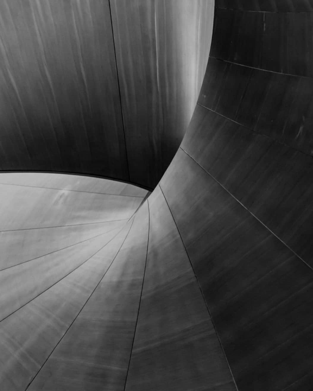 ニールバレットさんのインスタグラム写真 - (ニールバレットInstagram)「Majestic Architectural Curves 01 | PH: @joelfilip  #NeilBarrett #Inspiration #VisualInspiration #Architecture」6月19日 22時13分 - neilbarrett