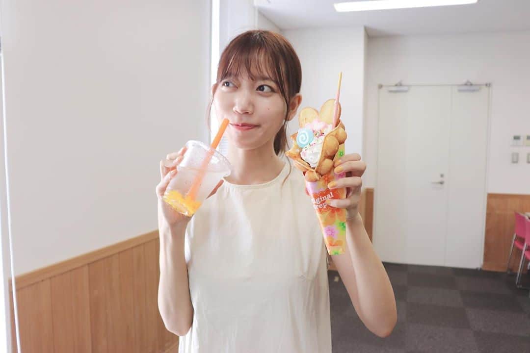 辻詩音のインスタグラム：「[おうちでエア旅行 34] 去年の夏。茨城空港のイベントで🍨暑くてこれでもか！ってほどの夏を感じるイベントで楽しかった。 またこういうイベントが出来る世界になればいいな✈️🌏 #世界でいぇい #sekaideyeah #辻詩音 #茨城 #茨城空港 #ibarakiairport #ibaraki #うめねばちゃん #ねばーるくん」