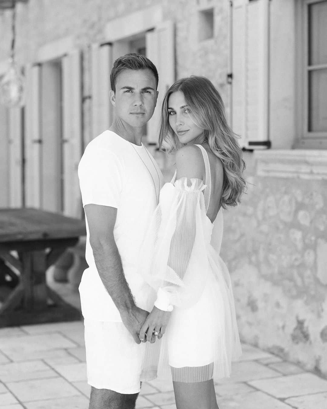 マリオ・ゲッツェのインスタグラム：「She is the light in my life 🤍 happy anniversary!」