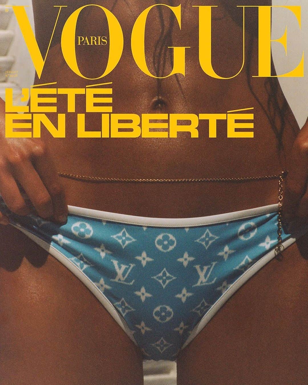 Vogue Parisさんのインスタグラム写真 - (Vogue ParisInstagram)「The free spirit of the season fills the first of our covers for July 2020. A special summer and a special sun-drenched issue filled with stories that come direct from the homes of some of our favorite models. Get your copy on newsstands or via the link in our bio from June 26.  @NatasjaMadsen shot by @Purienne. Bikini and chain by @LouisVuitton」6月19日 22時24分 - voguefrance