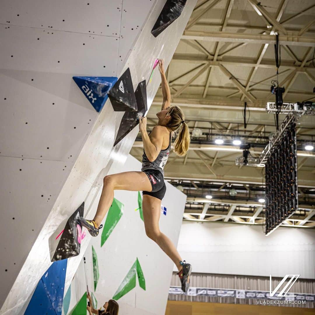 ジェシカ・ピルツさんのインスタグラム写真 - (ジェシカ・ピルツInstagram)「🔜 Back in comp mode 😎 In less than 3 weeks the Austria Climbing Summer Series kicks off. Super excited to try hard on competition boulders again!!! 📸 by @vladek_zumr」6月19日 22時25分 - jessy_pilz