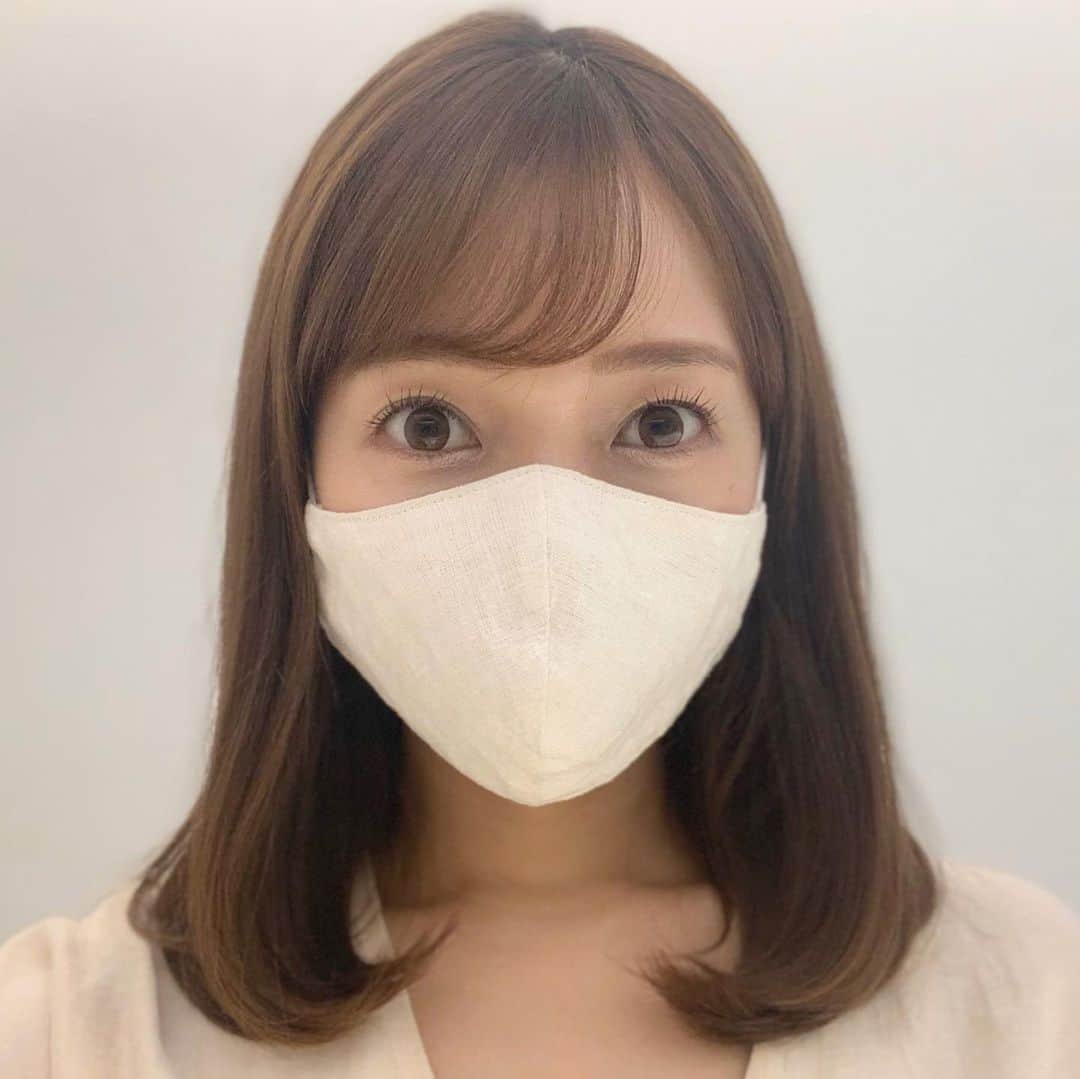 小野澤玲奈のインスタグラム：「クイズ😷ア◯ノマスク﻿ ﻿ ﻿ 正解は・・・﻿ ﻿ サ！﻿ ﻿ UVカットで通気性よくムレない！﻿ made in しずおか💕﻿ 最近使い始めてお気に入りです﻿ ﻿ @life_with_hemp ﻿ ﻿ ﻿ ﻿ でもね〜外では熱中症になっちゃうから 過敏になりすぎず適宜外しませんか？﻿ ﻿ #マスク #クイズ ﻿#マスク女子  #あさのますく #麻のマスク﻿ #夏のマスク #麻素材 #麻﻿ #neoneo ﻿#鷹匠にお店があります #おのざわおすすめシリーズ」