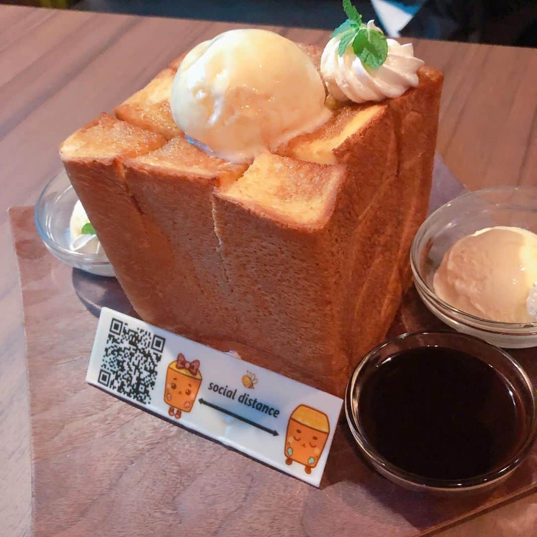 小峰みこさんのインスタグラム写真 - (小峰みこInstagram)「疲れてる時には甘いもの🍨 . #ハニトー #ハニートースト #デザートのためだけに #スイーツ #ご褒美 #バニラアイス #チョコレートソース #トッピング #Lezat #맛있는 #好吃 #好呷 #japanesesweets #sweets #甜點 #冰淇淋 #蜂蜜吐司 #honeytoast」6月19日 22時33分 - mico_19911201