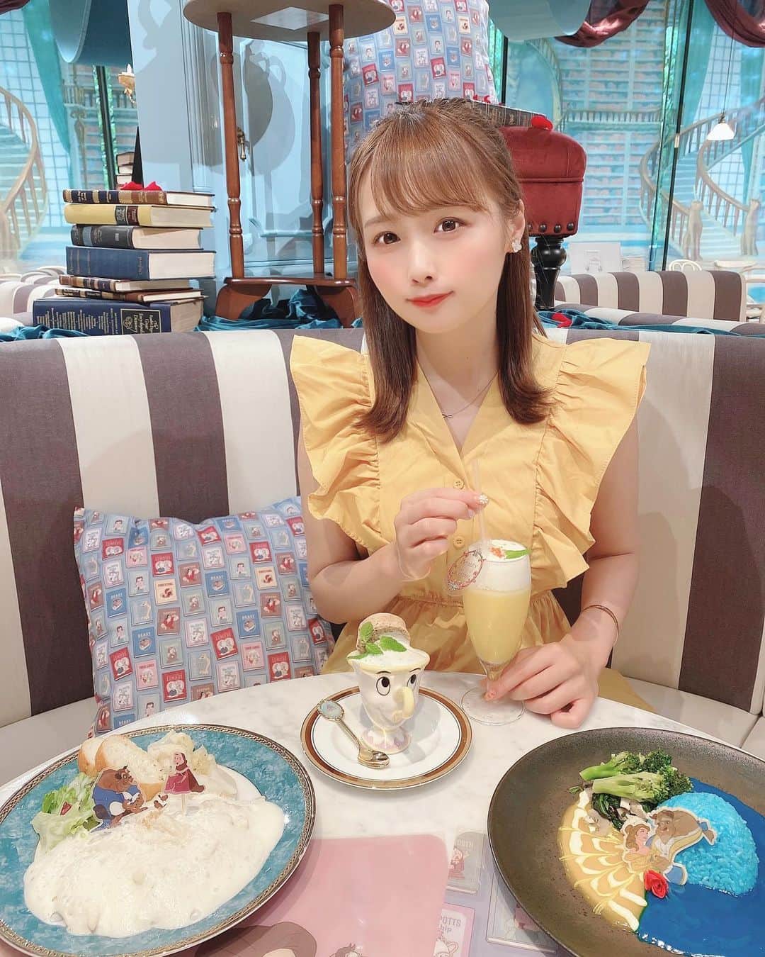 のインスタグラム：「. . 東急プラザのOH MY CAFEで おこなわれている 美女と野獣カフェに行ってきた🌹💛 . . 今回も本当に可愛すぎて パーク行きたい欲が爆発中💭 幸せ空間だった、、🥺💗 . . ・夜空のクリームカレーライス ・愛の雪解け・クリームパスタ ・チップのお助けアフタヌーンティー ・マンゴースムージー を、ささらもシェアしたよ♡ 全て可愛すぎる😌💛 . . . 👗ワンピース　@selectshop.brillant . 👡サンダル　@selectshop.brillant . . . . #原宿カフェ #表参道カフェ #カフェ #カフェ巡り #cafe #disney #ディズニー #ディズニーバウンド #ディズニーコーデ #美女と野獣 #ベルコーデ #love #グルジョ」