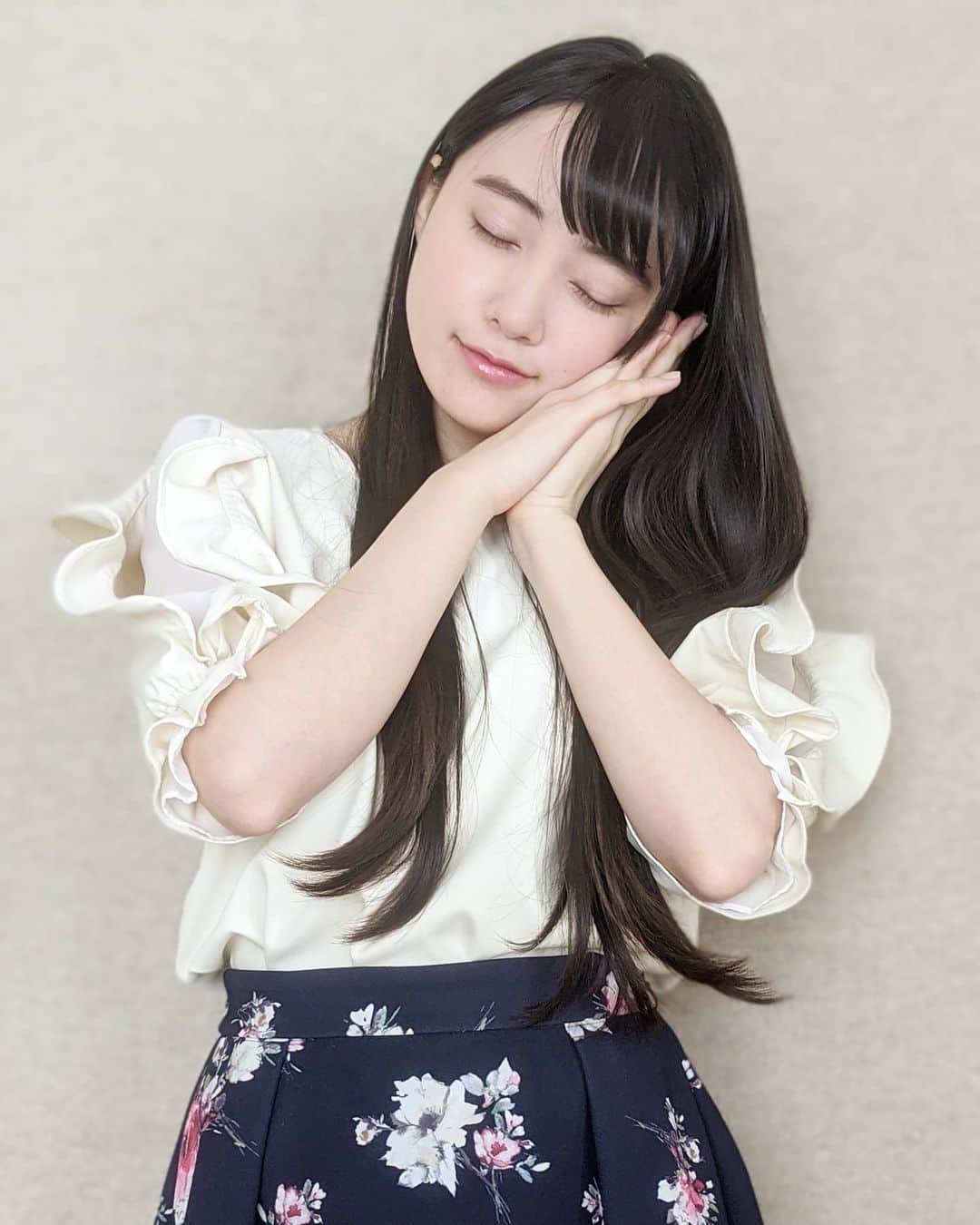 のインスタグラム：「💤💤💤 .  fiocco第一弾商品 『陽だまりのワンピース』 予約販売受付中♡ . プロフィールのURLから ぜひチェックしてね🎀 #fiocco  #フィオッコ  #ファッションブランド . . . #相川結 #女優 #モデル #フリーランス #フリーモデル #サロンモデル #サロモ #美容 #メイク #ファッション #撮影 #低身長 #低身長コーデ #おちびコーデ #今日のコーデ #ロングヘア #ナチュラルヘア #ストレートヘア #夏 #夏コーデ #ナチュラルメイク #黒髪ロング #セルフポートレート」
