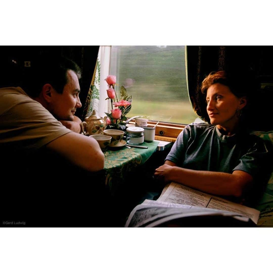 Gerd Ludwigさんのインスタグラム写真 - (Gerd LudwigInstagram)「A couple who met aboard the Trans-Siberian Railroad savors a first-class moment together.  The Trans-Siberian Railroad is the third-longest railway in the world—running over 5,700 miles—and is still expanding. It heads east from Moscow, through the Urals and ends at the Sea of Japan, traversing eight time zones in eight days and carrying nearly one-third of Russian exports.  @thephotosociety @natgeo #TransSiberianRailroad #Russia #Urals」6月19日 23時00分 - gerdludwig