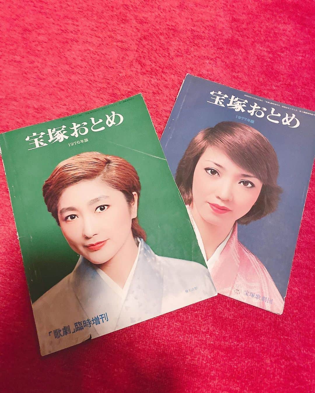のインスタグラム：「最新あるある動画で密かに教科書の代わりに『宝塚おとめ』を置いてて、見事気づかれたヅカヲタ様へ私の自慢。  我が家には1976年〜宝塚おとめがあります  お気に入りは  1977年版30ページの  北原千琴さんです  宇宙一かわいいです  私がどれだけ宝塚ファンガチ勢かわかったかい？  #ヅカオタ#ヅカヲタ#宝塚#宝塚おとめ#宝塚オタク#宝塚ヲタク#宝塚ファン #宝塚歌劇団#宝塚歌劇#タカラジェンヌ#榛名由梨 さん#安奈淳 さん#北原千琴 さん  #吉本興業#吉本新喜劇#吉本坂46#バレリーナ芸人#バレエ芸人#松浦景子」