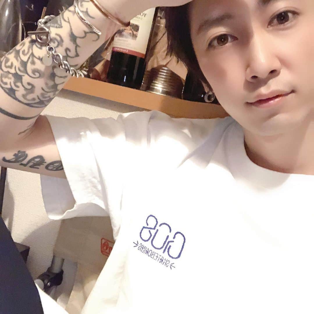 加藤 聖也のインスタグラム：「. CIUS Skateboards . 後輩がスケボーのウェアブランドを立ち上げたよ😳👏🏻 俺、全然スケボーできないけどめちゃめちゃ応援する！ ワンポイントのロゴで着やすいし サイズ感好きすぎるからたくさん着る😋 #CIUS #skateboard #skateboards #fashion #cordinate #ootd #oversize」