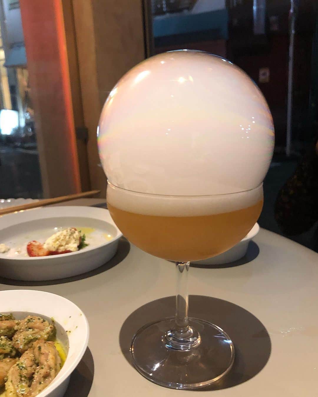 北岡りえのインスタグラム：「久しぶりのあすかさん〜🍓🍸 突然でも会えるしあわせ感。  #猫部」