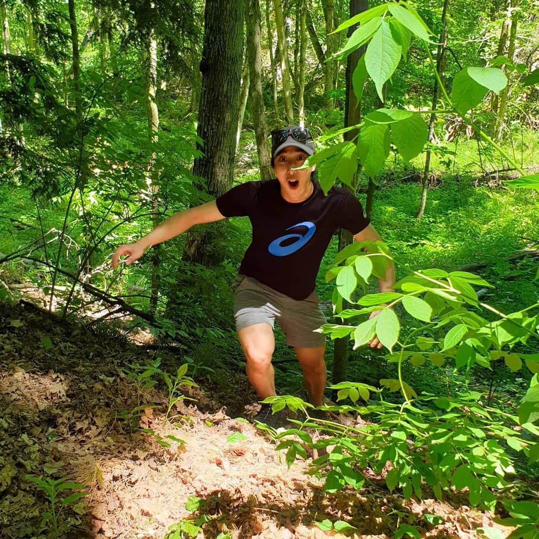 ジュリアン志傑乙さんのインスタグラム写真 - (ジュリアン志傑乙Instagram)「Running away from Covid 19 like... . . . . . . . . . . . . . . . #trails #walk #run #forest #park #nature #fitness #jungle #trees #bugs #trekking #jungletrek #adventure #botanical #green #jungles」6月19日 23時21分 - julianyeeee