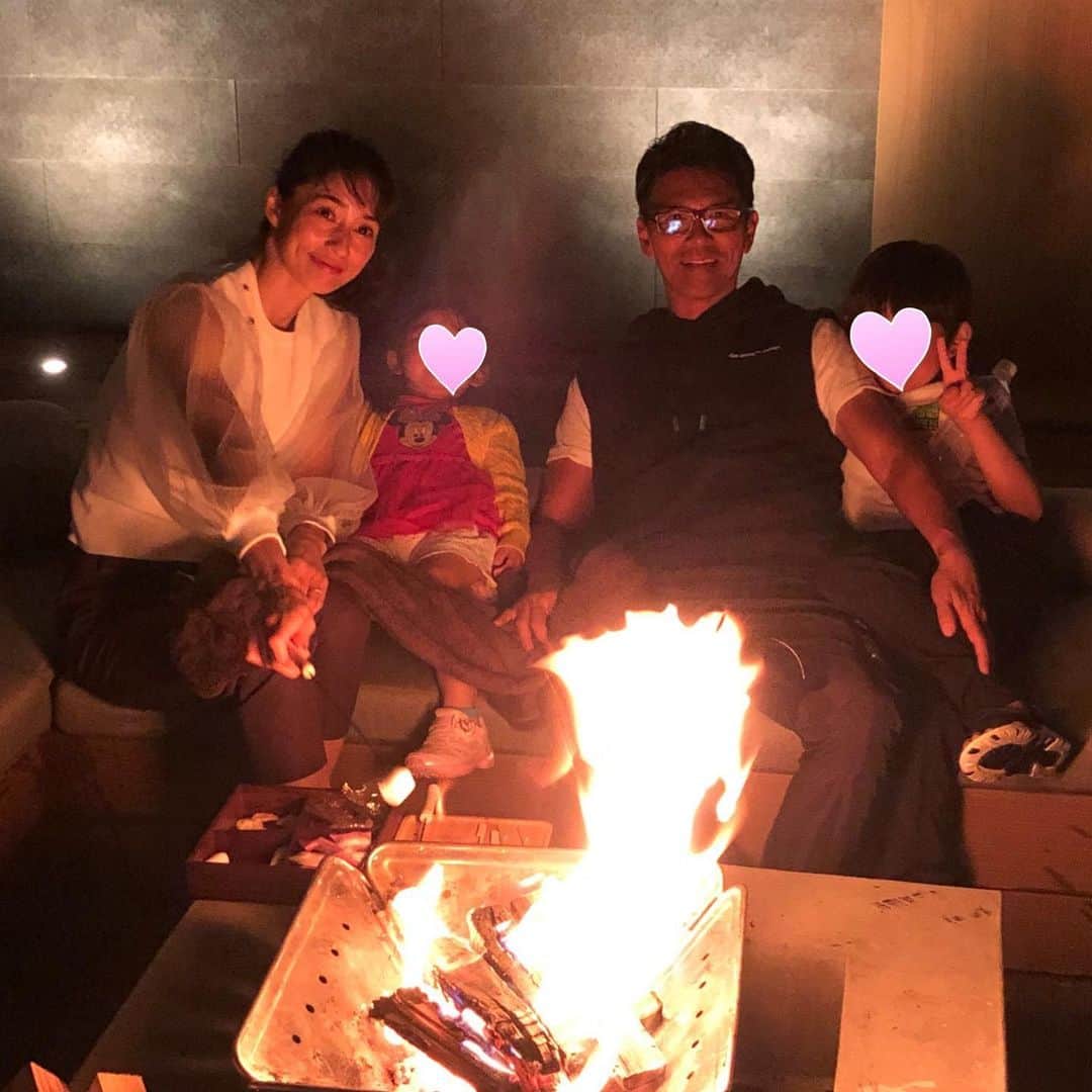滝川その美さんのインスタグラム写真 - (滝川その美Instagram)「夫の両親の七回忌の為奈良へ訪れています。  肌寒い今日は焚き火の暖かさが嬉しいです。  #今夜は冷えます #焚き火の暖かさが心地いい  #マシュマロ焼き食べ過ぎた @ando_hotel_narawakakusayama」6月19日 23時22分 - iam_sonomi_official