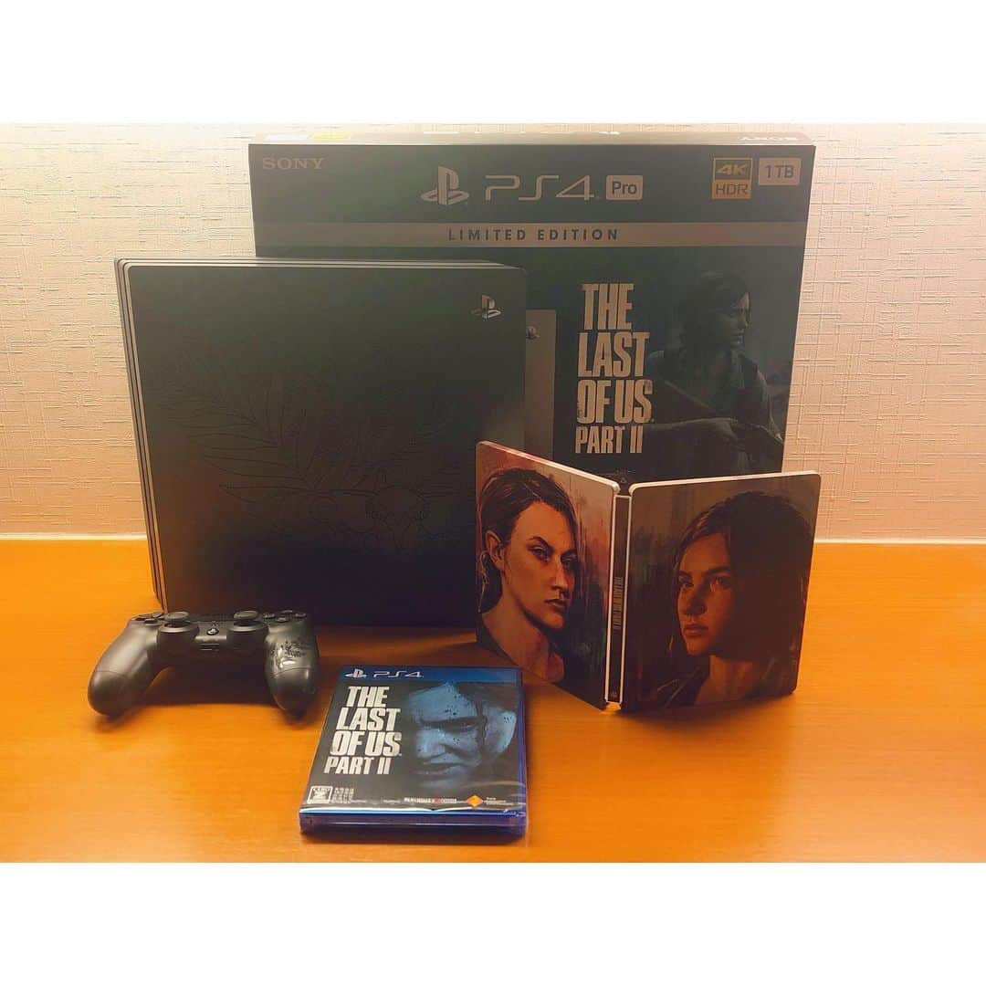 潘めぐみさんのインスタグラム写真 - (潘めぐみInstagram)「『The Last of Us PartⅡ』 . ただいま。 . 皆様のもとにも届きましたでしょうか、この物語が。 . 復讐の旅。 . だけど、すべては愛すればこそ。 . 愛すること。憎むこと。 . 愛憎。 . もうなんだか、言葉にできないものが、込み上げてくるんだよ。 . #TheLastofUsPartII #TheLastofUs . こちらは、LABI日本総本店池袋さんにてゲットさせて頂きました。 . とても丁寧に対応して下さって、たくさんのお心遣いを頂きました。 . 感謝の気持ちを込めて、色紙も寄せさせて頂いております。 . お近くにお立ち寄りの際は、是非、覗いてみて下さい。」6月19日 23時18分 - han_meg_han