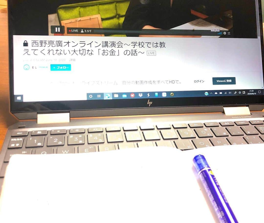 永倉由季さんのインスタグラム写真 - (永倉由季Instagram)「. . 【ロケ & 西野亮廣さんオンライン講演会〜学校では教えてくれない大切な「お金」の話】 . . 2箇所で取材ロケをさせて頂きました。 . 新型コロナと向き合う初めての夏。 . 『暑い夏をどのようにして乗り切るのか。 . . ✔︎救急現場の観点からと ✔︎医療現場の観点から お話を伺いました。 . . 密に気をつけながらの収録も 今では当たり前の光景になりました。 . . _______________________________________ . . そして夜 帰宅するやいなや . . 西野亮廣さんによるオンライン講演会 『学校では教えてくれない大切な「お金」の話を学びました。 . . 歴史を紐解きながらの内容で とても有意義でした。 . . 子どもの頃から学校では お金の教育をされてきませんでしたし . 大人になってからも お金の話は「下世話」という風潮がありました。 . 今なら分かります。  お金＝悪い、汚いものではなく お金＝○○ということが。 . . 子どもの頃から学べる選択ができるのは 今の時代だからこその 素晴らしいところだと思いました。 . . . ✔︎次回は、チーム作り・リーダー論📝✨ . . ✅詳しくはアメブロ更新　↓↓ http://ameblo.jp/naga-yuki/ . . #ロケ #新型コロナウイルス #向き合う夏 #救急現場 #医療現場 #現場の様子は現場で分かる #写真も上手 #西野亮廣 さん #オンライン講演会 #学校では教えてくれない大切なお金の話 #これからのは時代 #大切 #お金とは #貯めるのではない」6月19日 23時39分 - yuki_nagakura67