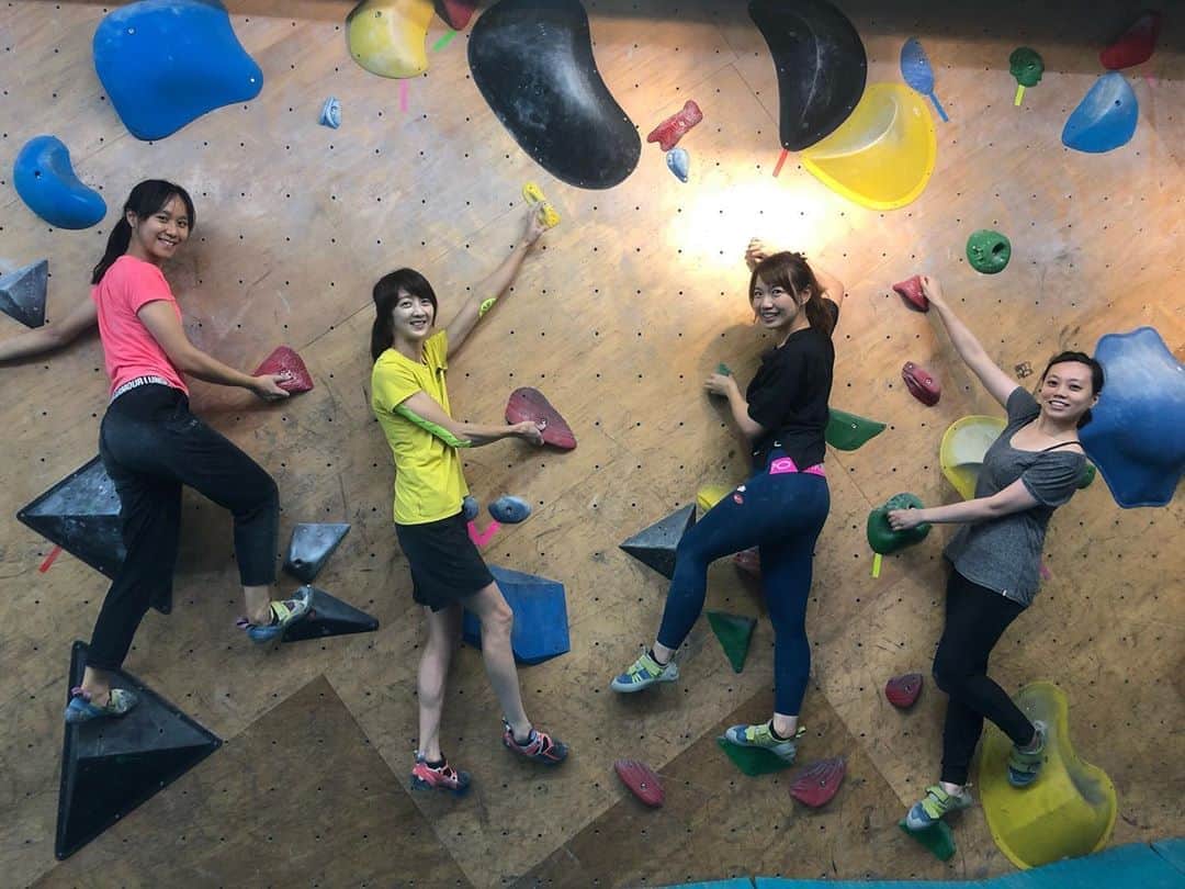 ホン・イン・リーのインスタグラム：「女孩們的聚會 👯‍♀️👭 #抱石 #攀岩 #下午茶☕️時間」