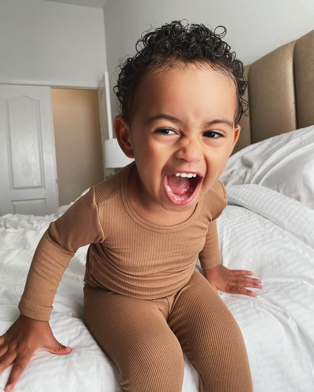 ケイラ・フィリップスのインスタグラム：「HAPPY 2ND BIRTHDAY JACE!!! LOVE YOU 🥳」
