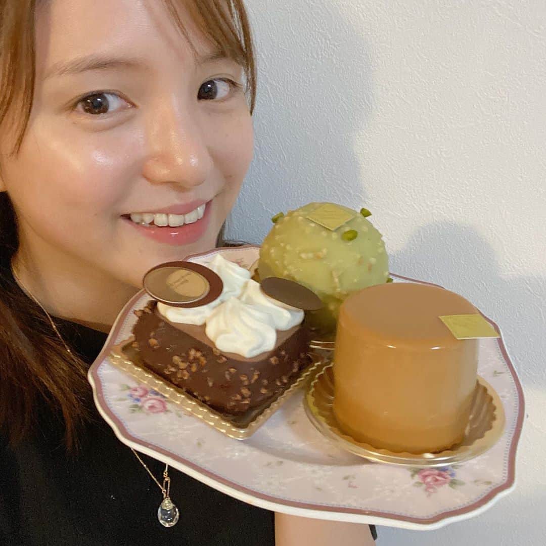 川島海荷さんのインスタグラム写真 - (川島海荷Instagram)「食べ物との写真多っ！！！飽きずに見守ってくださいね😳🙏🏻 今日は家族で、すこし早い父の日会をやりました。美味しいご飯と美味しいスイーツ♡シアワセ♡ ケーキは私が食べたいから買ってきた👍🏻👍🏻 みんなで分けっこしながら、平和に過ごしましたとさ。」6月19日 23時46分 - umika_kawashima