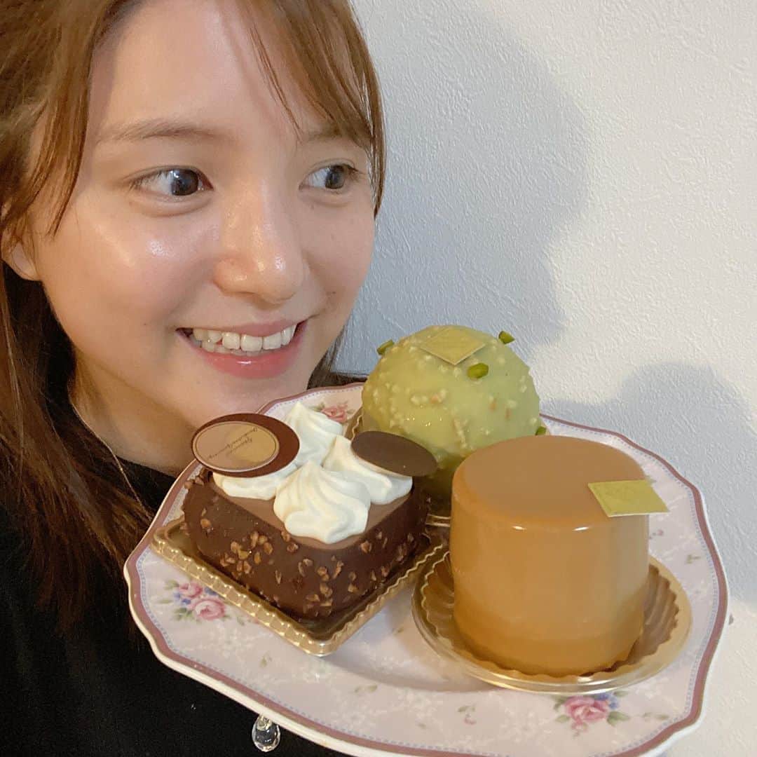 川島海荷さんのインスタグラム写真 - (川島海荷Instagram)「食べ物との写真多っ！！！飽きずに見守ってくださいね😳🙏🏻 今日は家族で、すこし早い父の日会をやりました。美味しいご飯と美味しいスイーツ♡シアワセ♡ ケーキは私が食べたいから買ってきた👍🏻👍🏻 みんなで分けっこしながら、平和に過ごしましたとさ。」6月19日 23時46分 - umika_kawashima