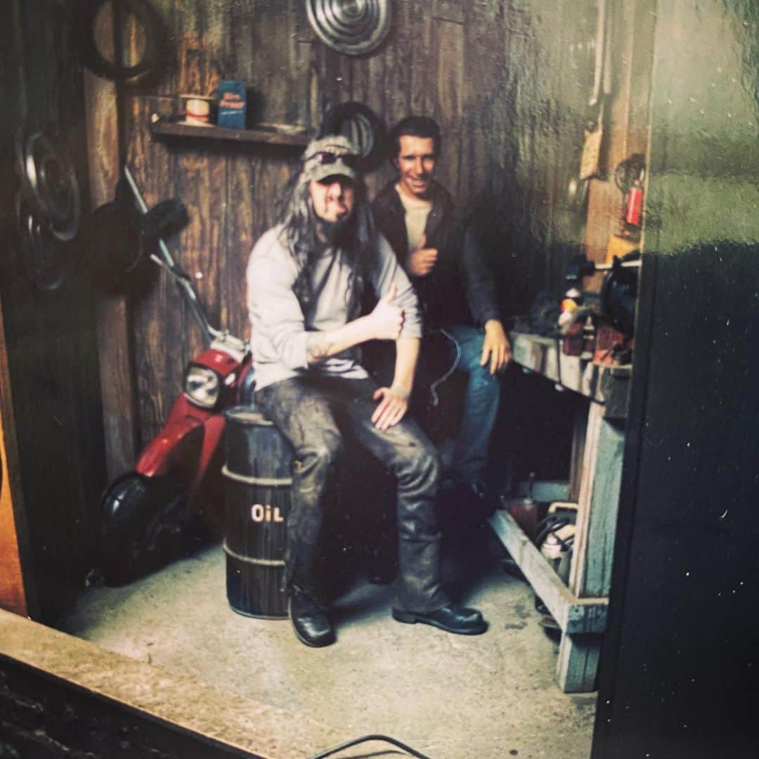 ロブ・ゾンビのインスタグラム：「Well, there was that time I auditioned to play Fonzie’s nephew Spike. They decided to go younger and cast some kid named Danny Butch. Another television dream shot to Hell. Heeeeeyyyyy! #robzombie #fonzie #happysdays #spike #flashbackfriday」