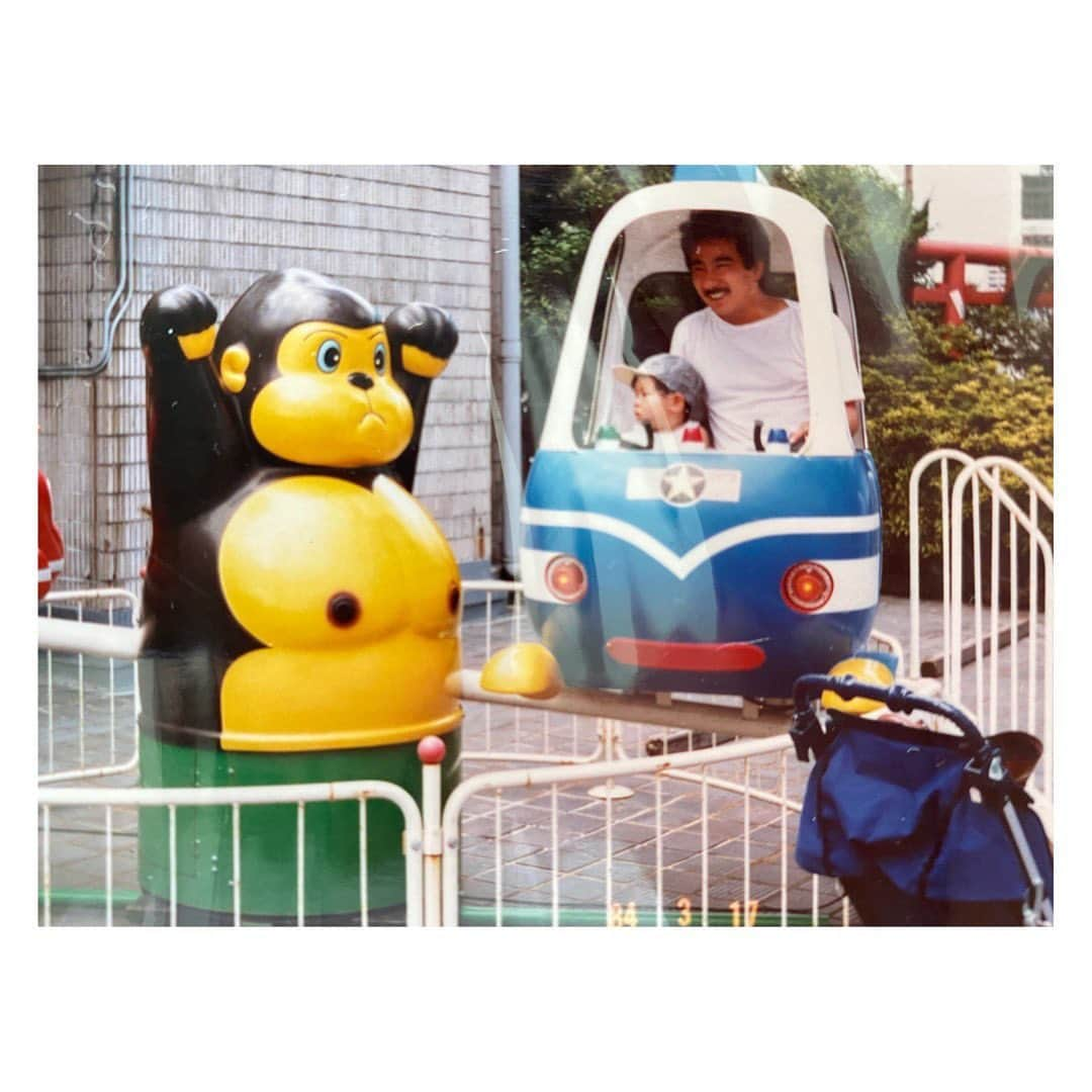 柏木作夢さんのインスタグラム写真 - (柏木作夢Instagram)「36年前 父さんとボク。  #oldpic #memories #papa #smile #goodtimes #thankyou #youngme #遊園地 #昭和 #笑顔 #父親 #父さん #思い出 #oldschool #思い出グラム #古い写真」6月19日 23時56分 - samukashiwagi