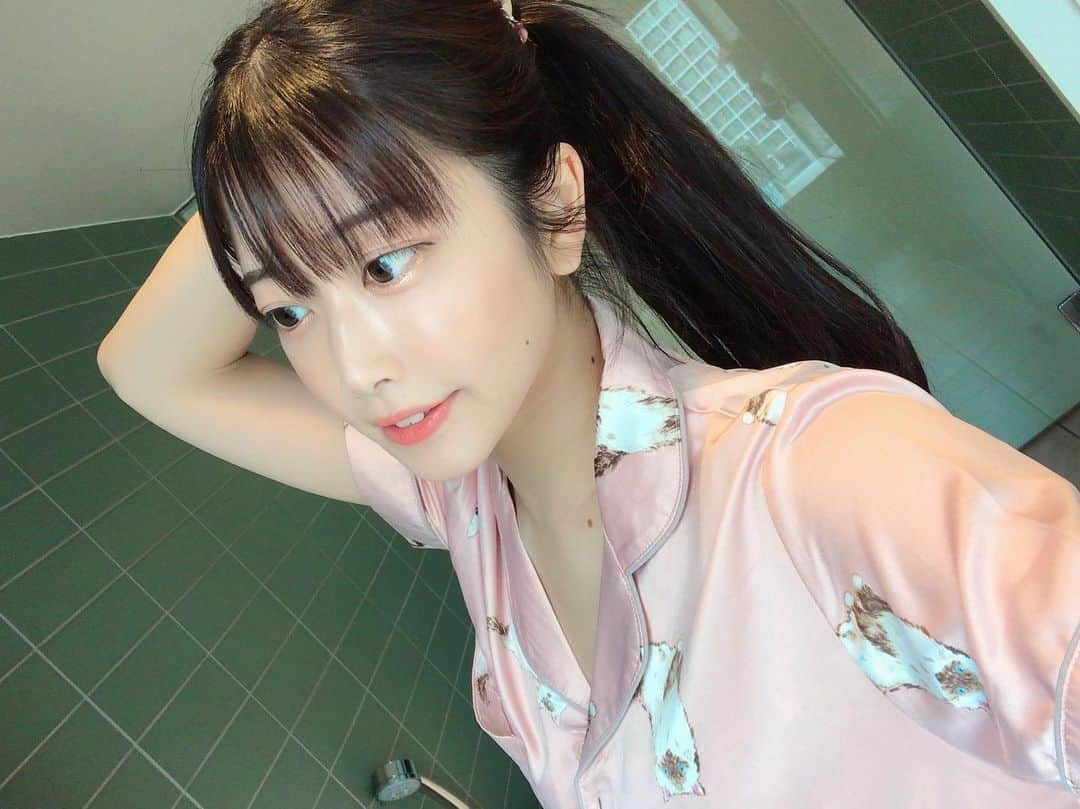 西井綾音のインスタグラム：「. . . ポニテ🐰 . . . . . . Please follow me 💓💓 . . . . . . . . #西井綾音 #グラビア #パジャマ #ふともも #コスプレ #コスプレイヤー #インスタグラビア #撮影会モデル  #ジーユー #ポニーテール #レースクイーン #部屋着  #cosplay  #cosplaygirl #cosplayer  #idol #animecosplay #kawaii #kawaiigirl  #japanesegirl #model #anime  #lfl #likeforfollow #l4l #角色扮演  #动漫 #코스프레 #性感」