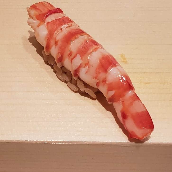 今藤霧子のインスタグラム：「Yummy dinner in Tokyo😋💕絵がヨウちゃんに寄ってきた😁⁉️ #sushi  #kiriko  #kirikoimafuji  #sushilovers  #今藤霧子 #capsuleagency」