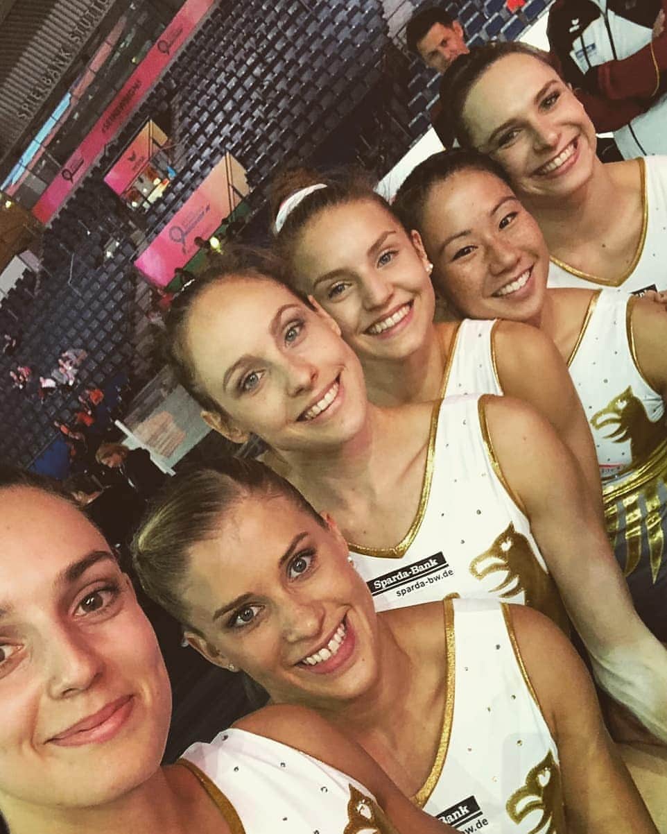 エリザベト・ザイツのインスタグラム：「Missing competitions and my teammates a little extra today 🤐 #tb to amazing World Championships in Stuttgart last year😍🤩 #worldchampionships @stuttgart2019 #nationalteam #germany #teamgermany #gymnastics #roadtotokyo #olympicgames #olympicdream #smile #girls #team #love #friends #neverstopdreaming」